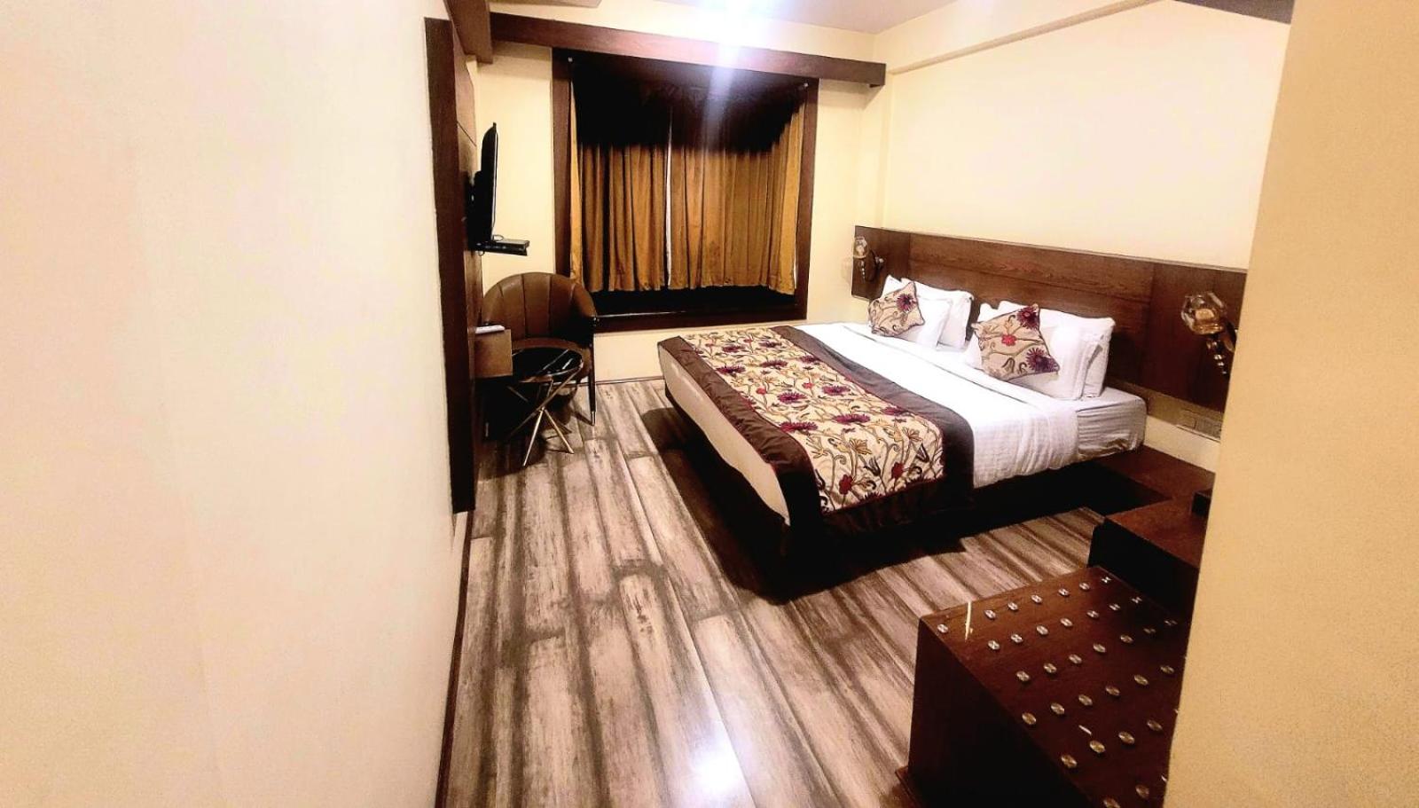 Deluxe Room - Photo 29