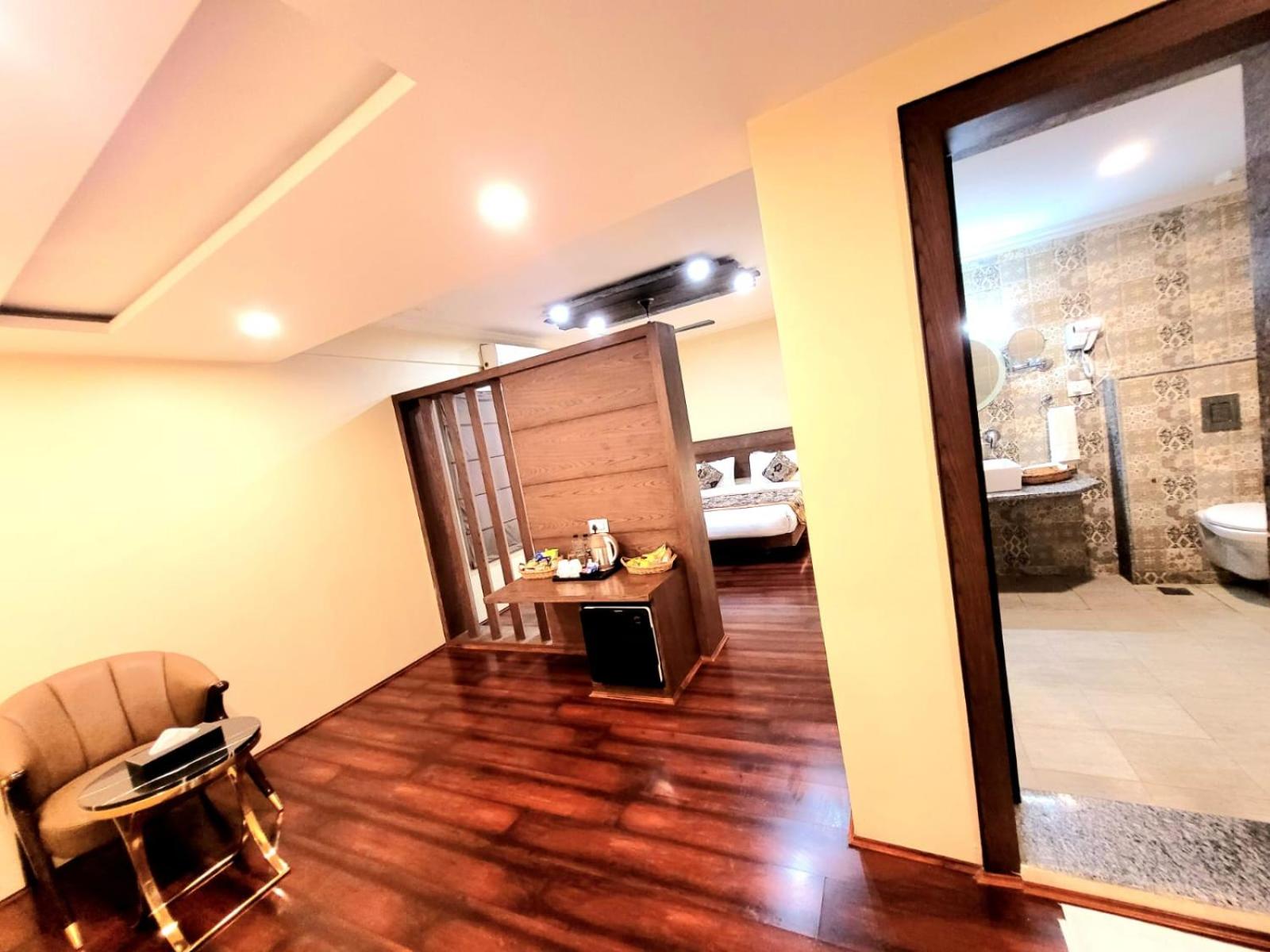 Deluxe Room - Photo 22