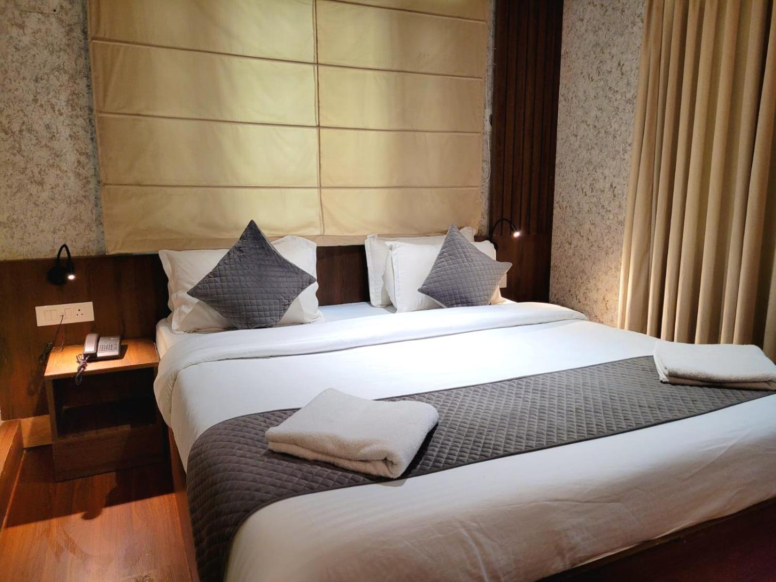Deluxe Room - Photo 21