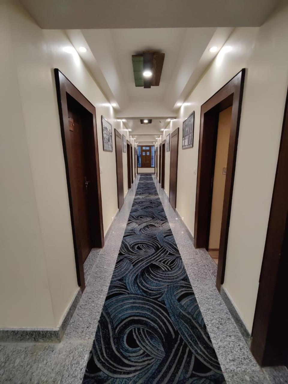 Deluxe Room - Photo 20