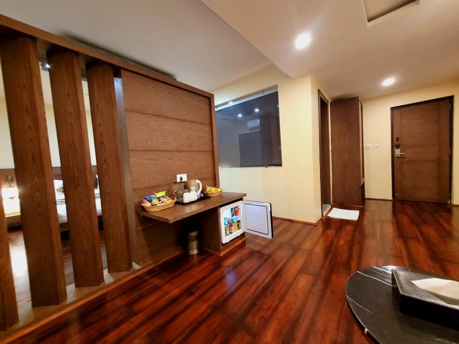 Deluxe Room - Photo 19