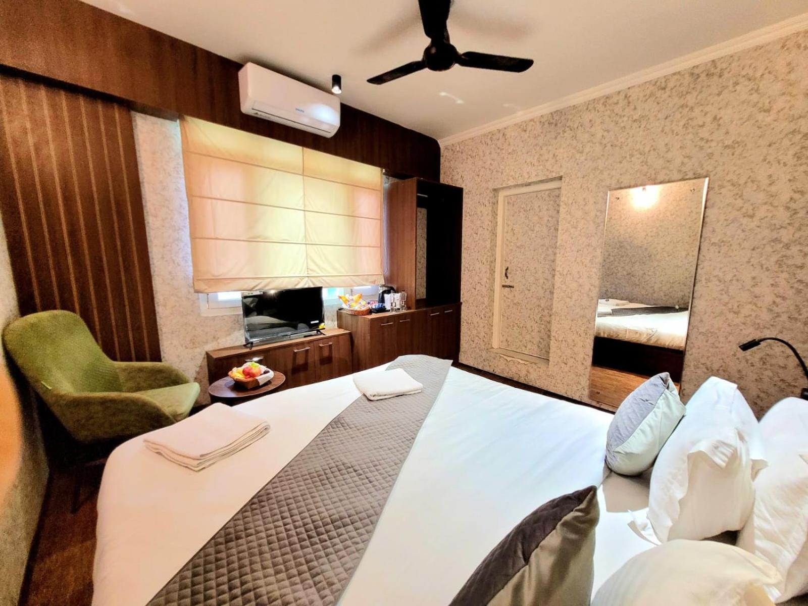 Deluxe Room - Photo 17