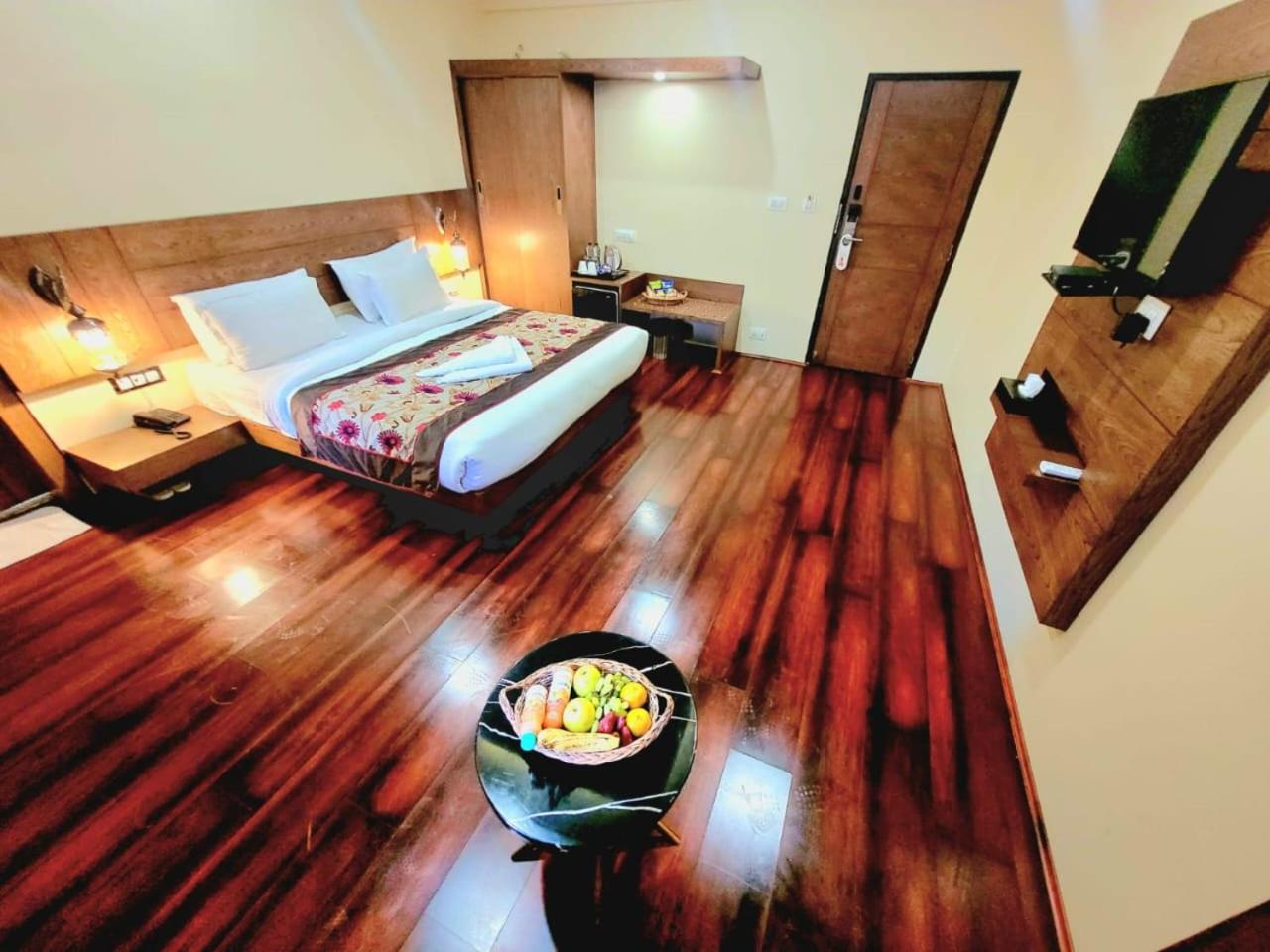 Deluxe Room - Photo 16
