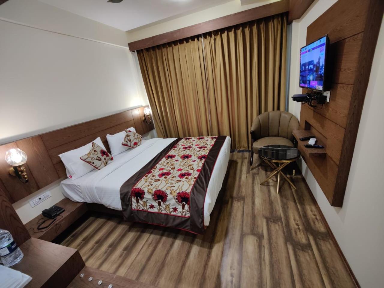 Deluxe Room - Photo 15