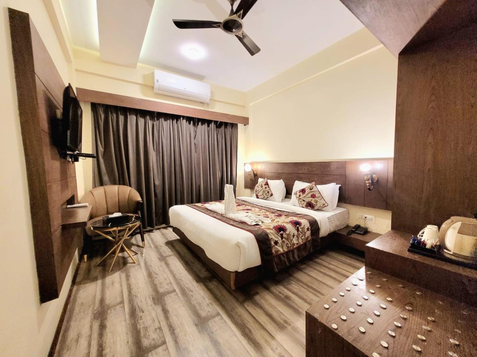 Deluxe Room - Photo 13