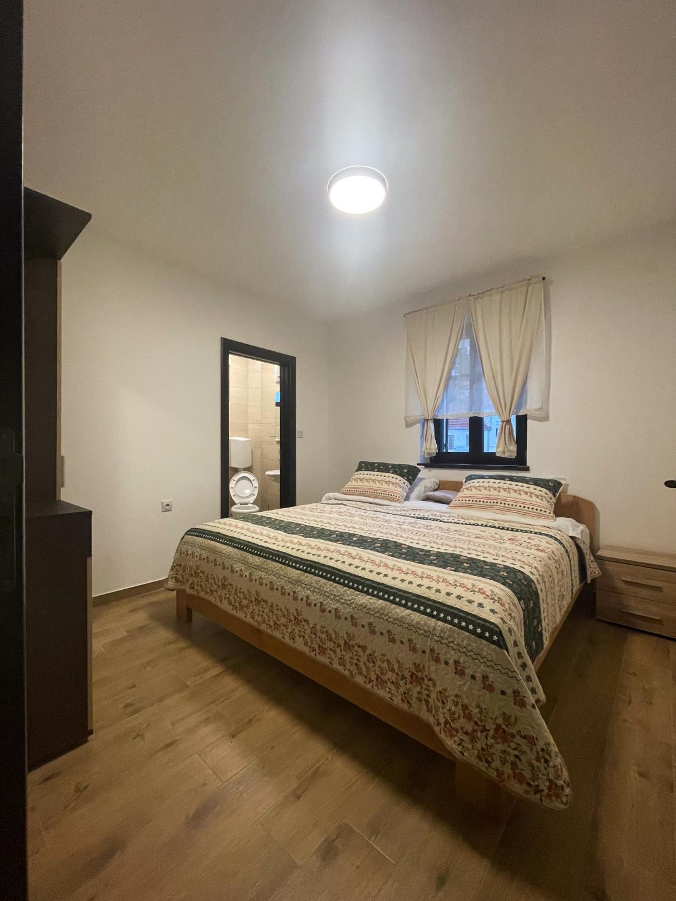 One-Bedroom Apartment photo 3