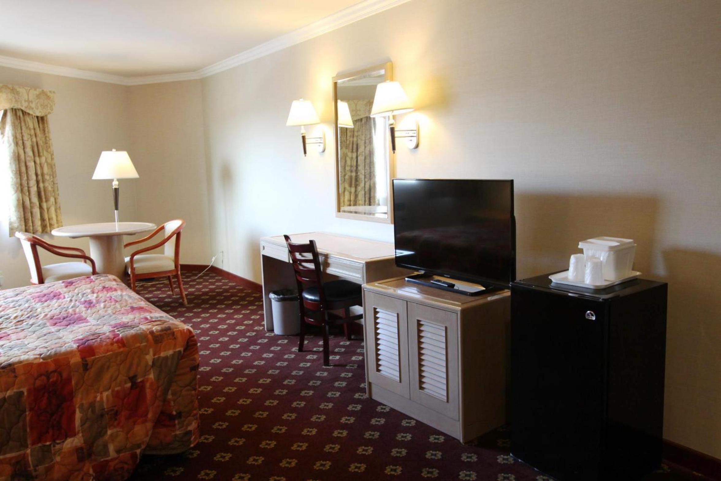 Metro Plaza Hotel — photo 40
