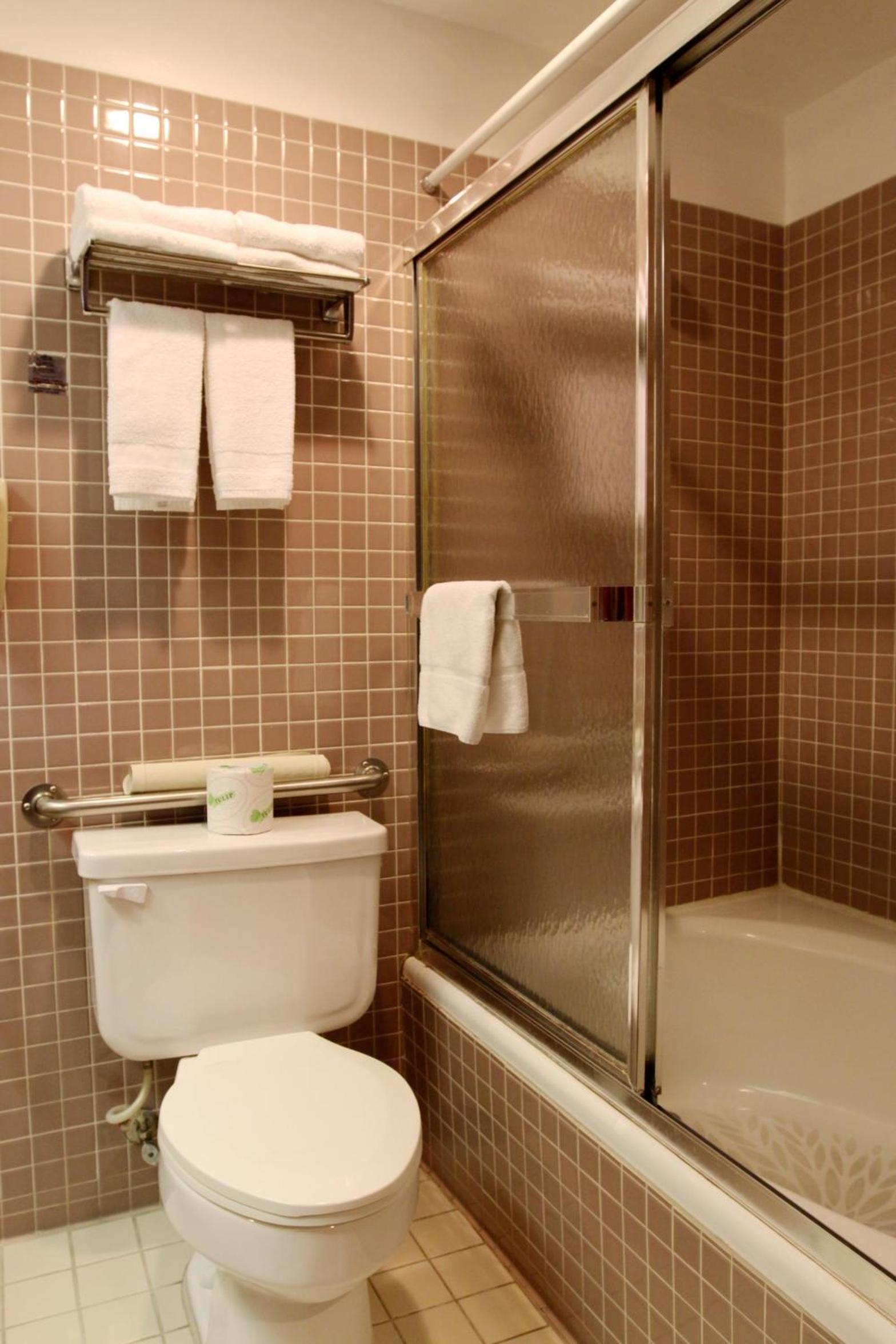 Metro Plaza Hotel — photo 37