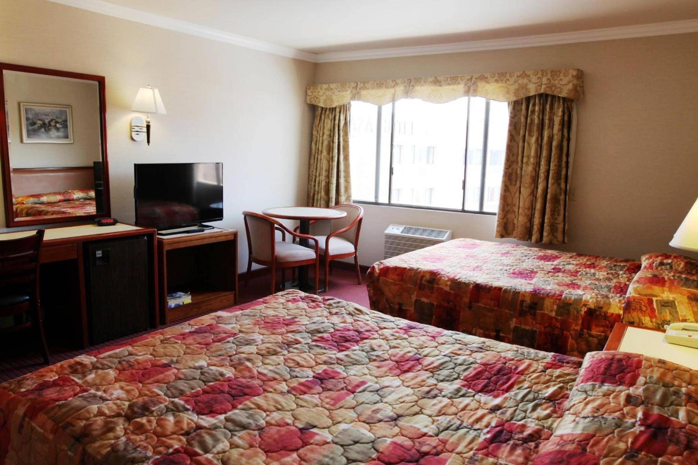 Standard Queen Room with Two Queen Beds photo 2