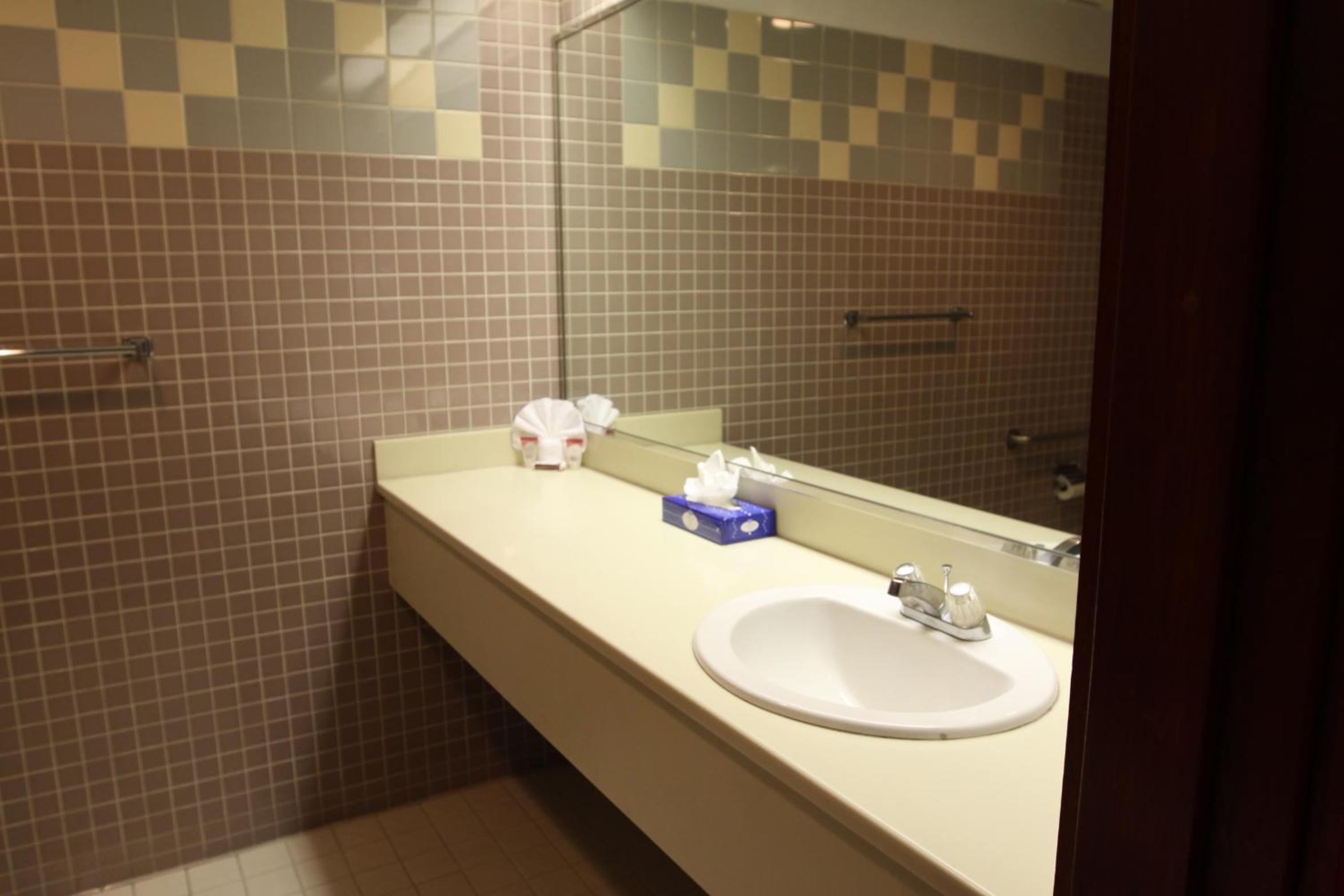 Metro Plaza Hotel — photo 31