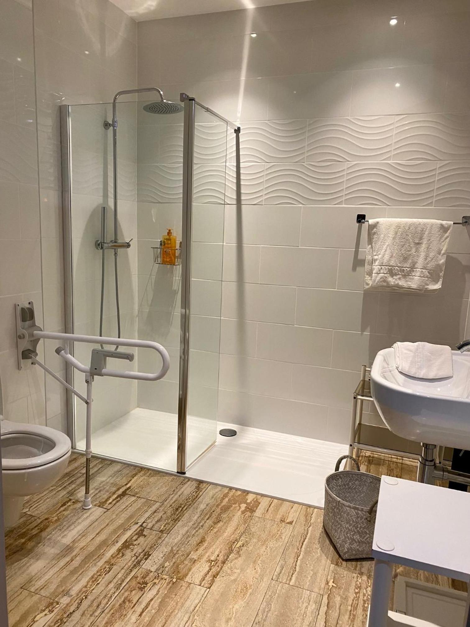 Double Room - Disability Access photo 3