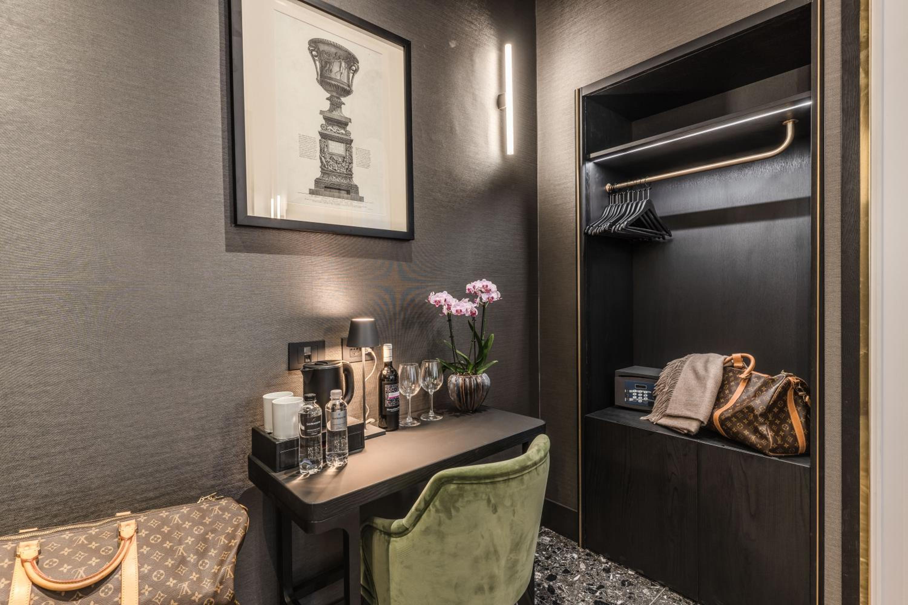 Deluxe Double or Twin Room photo 3