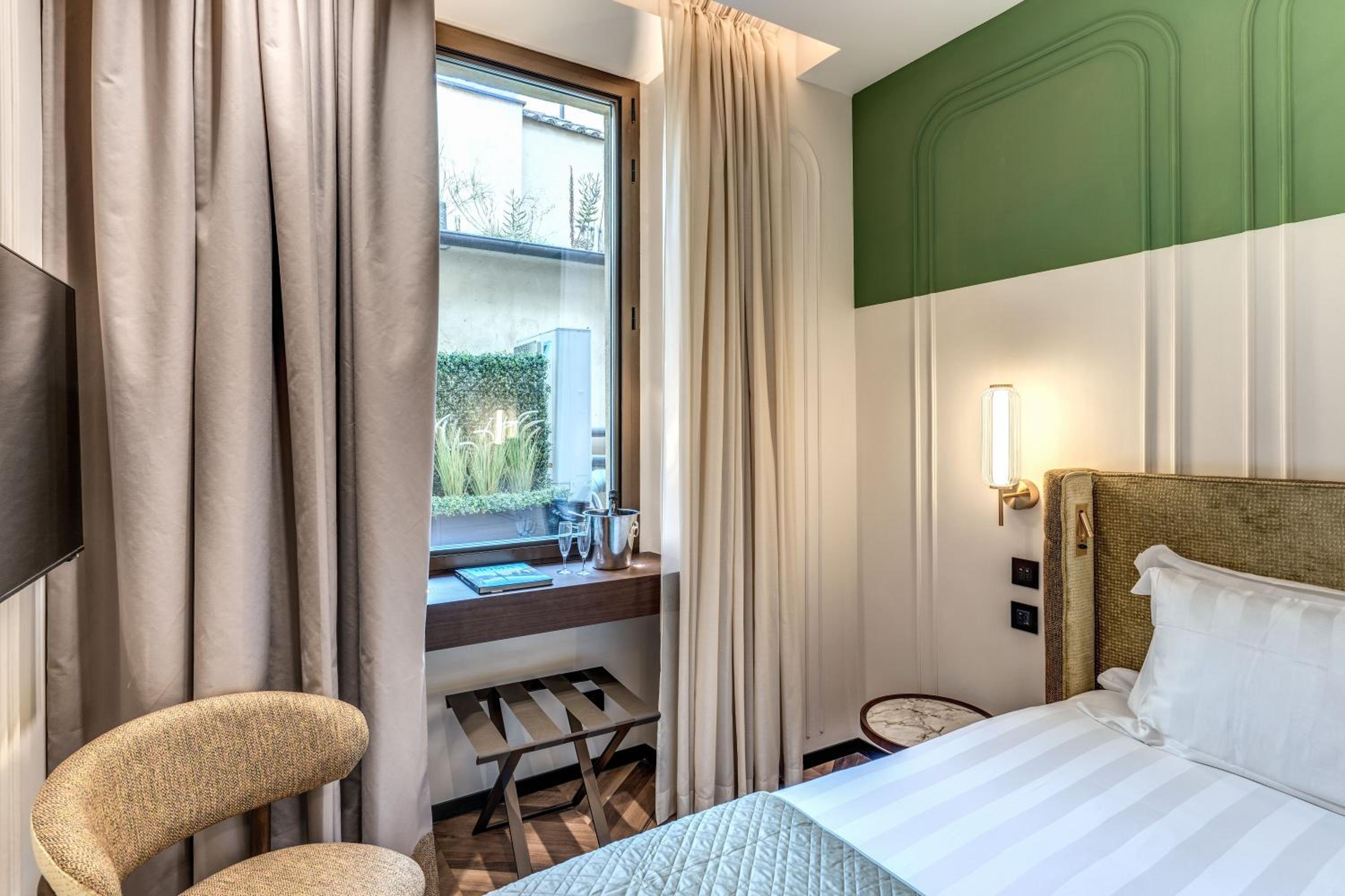 Available room thumbnail 6