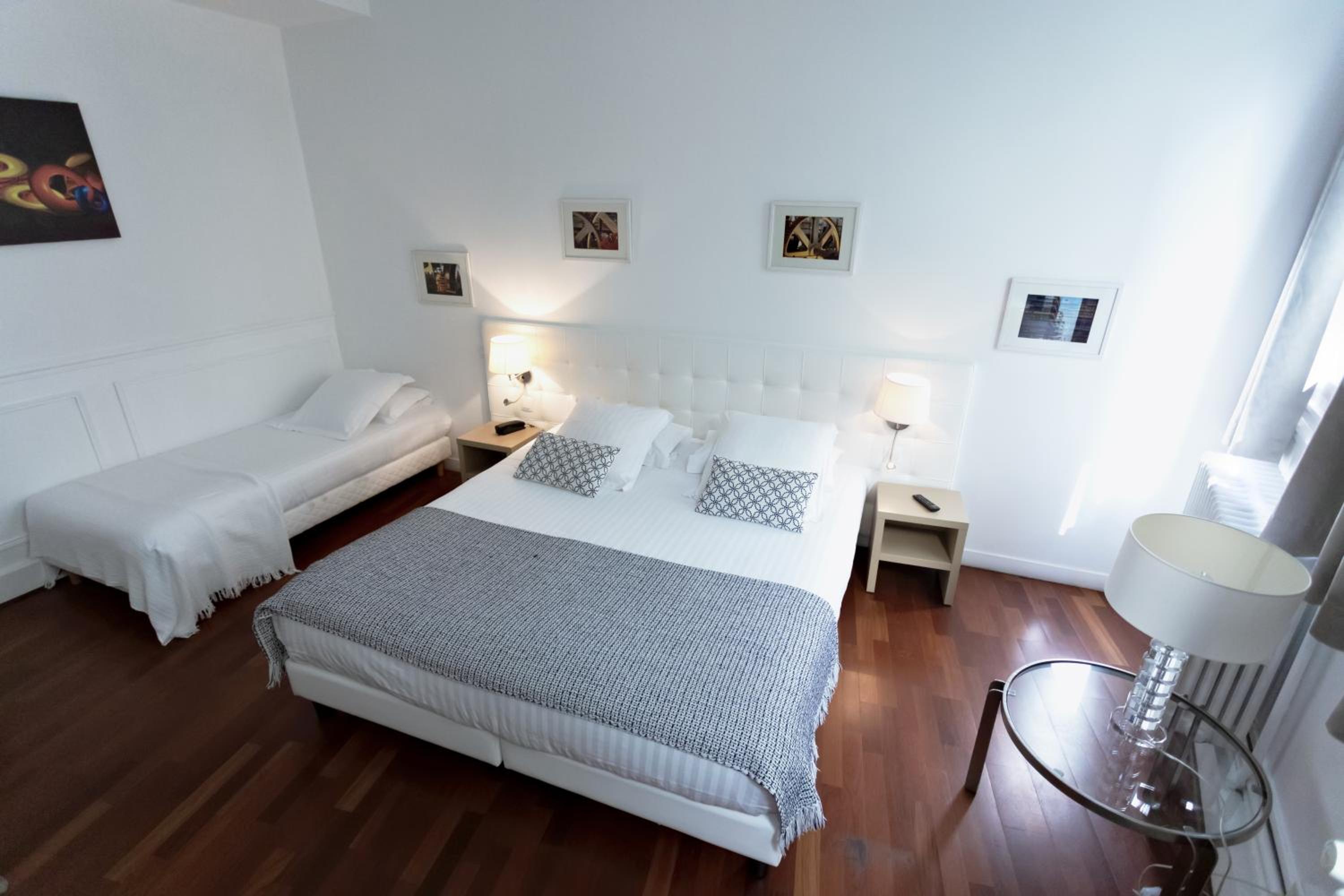 Triple Room with Bath photo 2