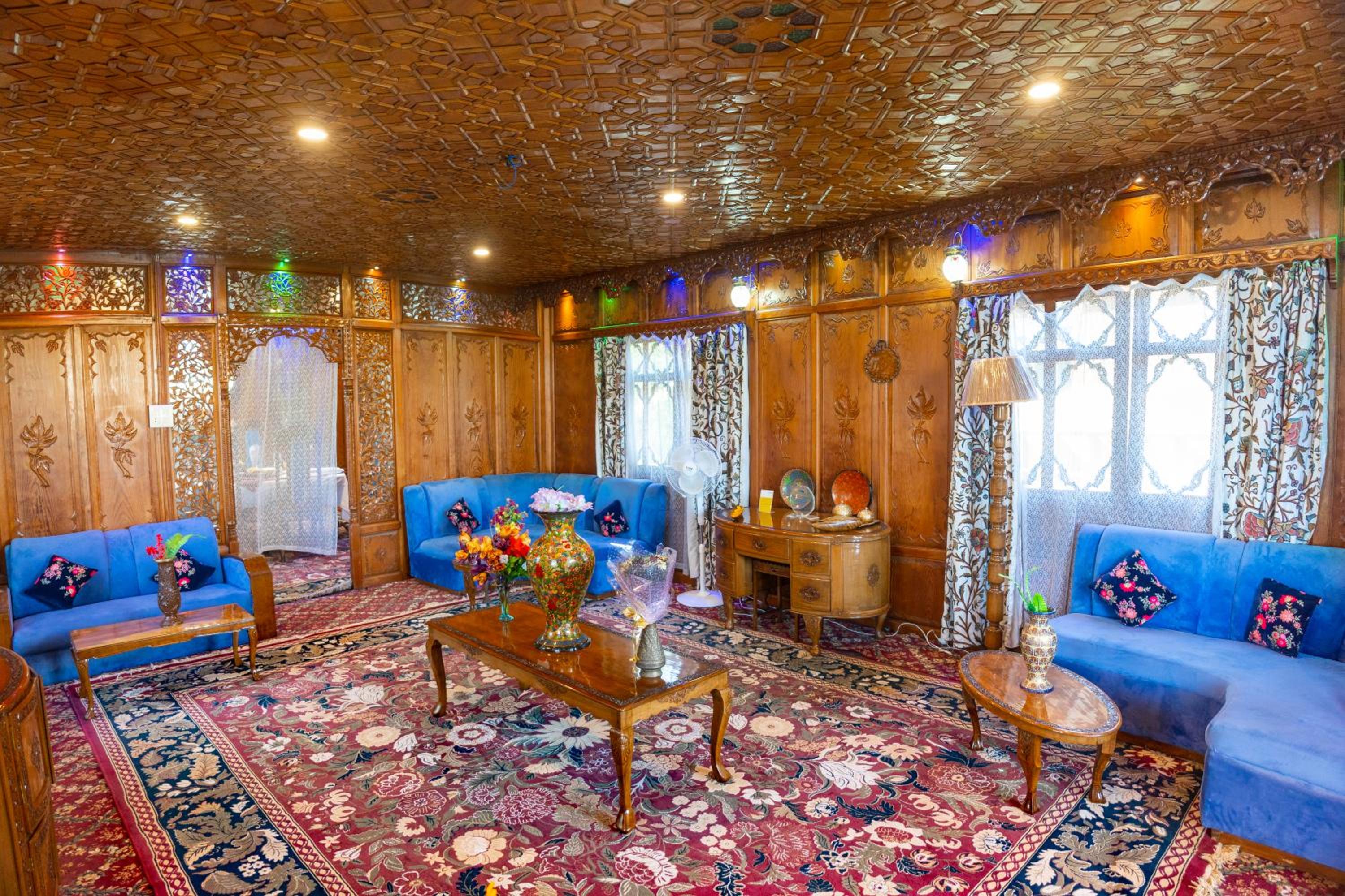 Standard King Room - Photo 40