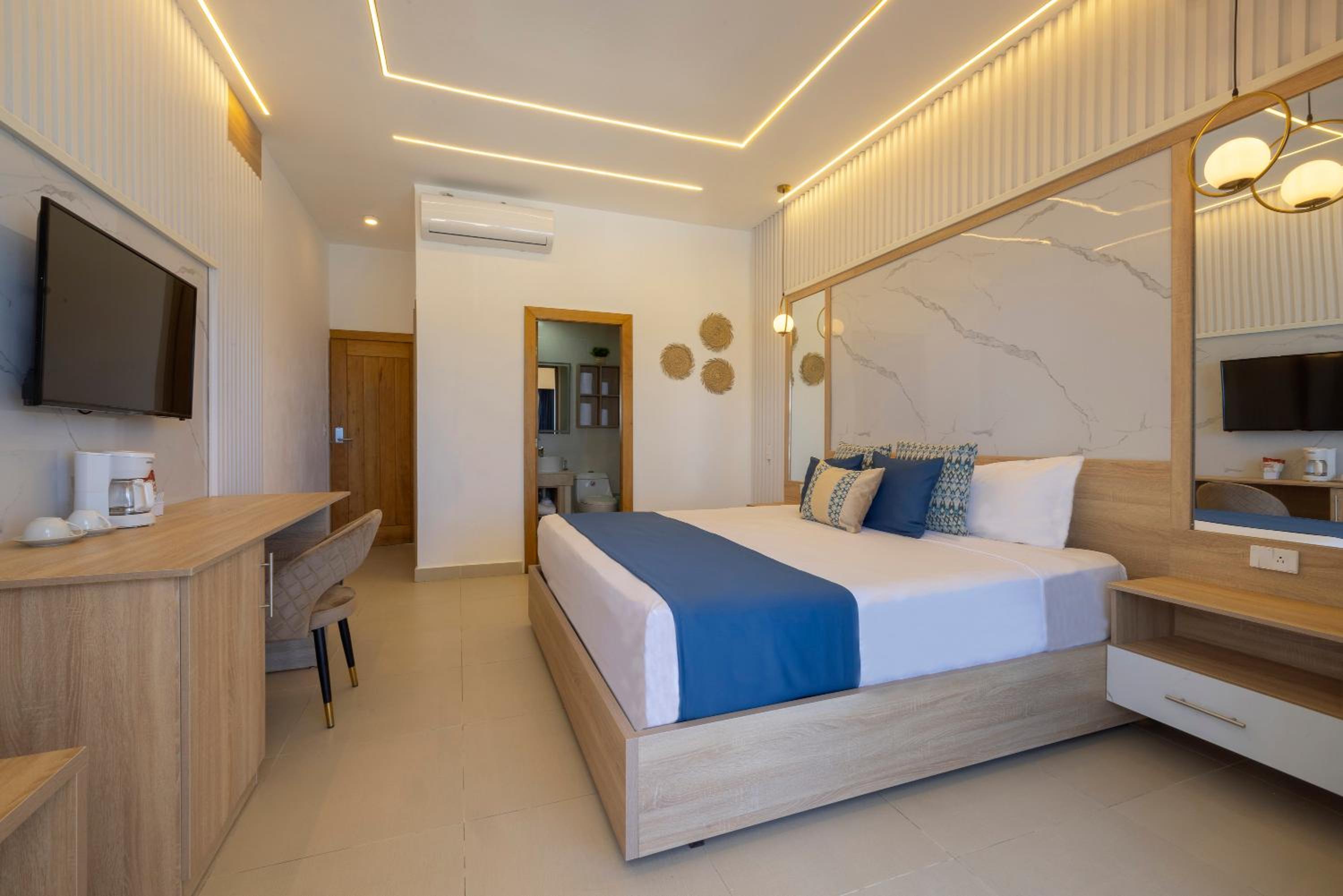 Double Room with Sea View - Photo 3