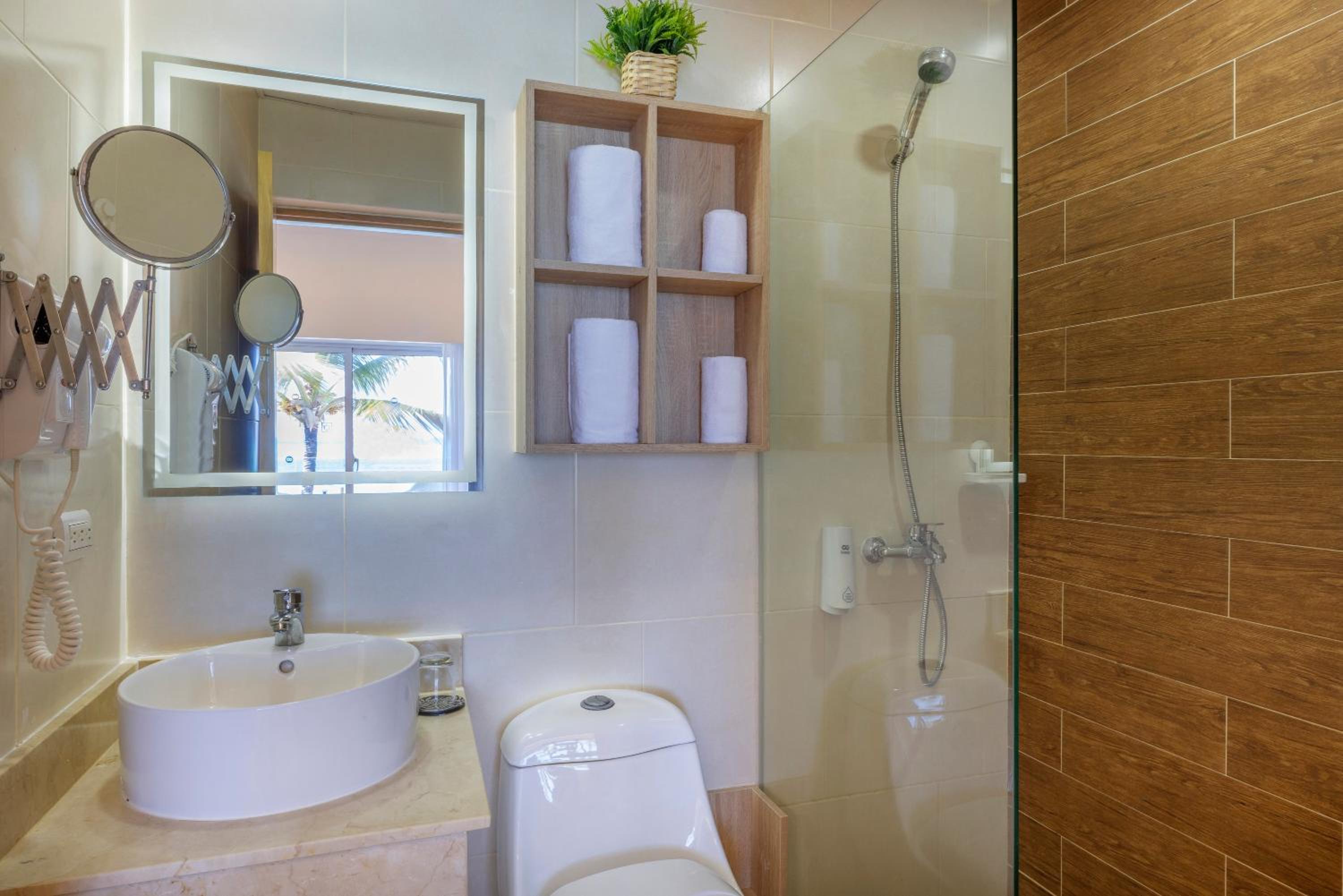 Double Room with Sea View - Photo 4