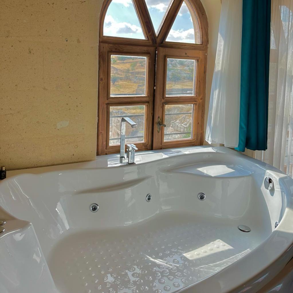 Triple Room with Balcony - Photo 18