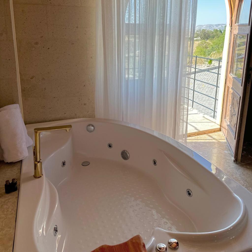 Triple Room with Balcony - Photo 16