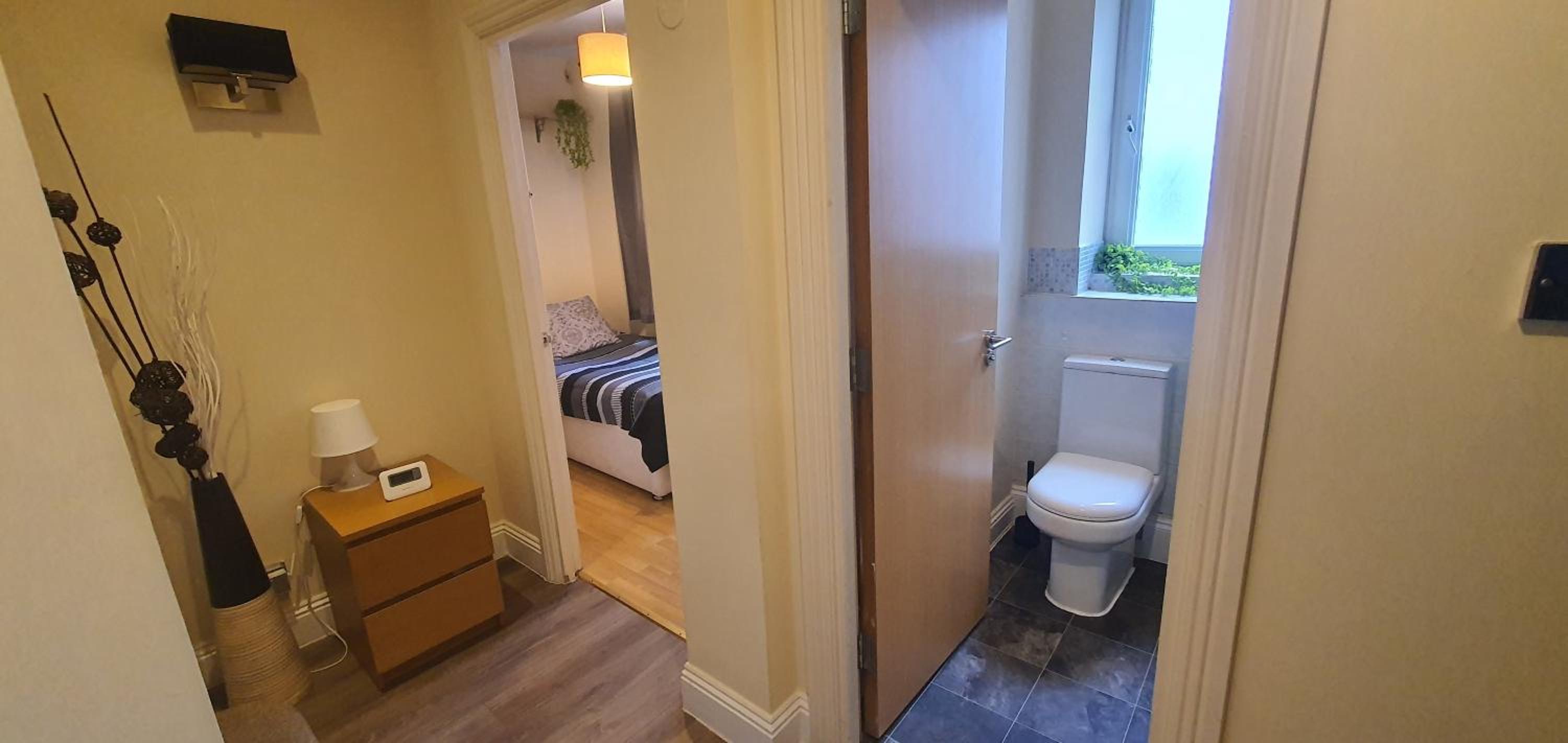 Single Room with Private Bathroom photo 3