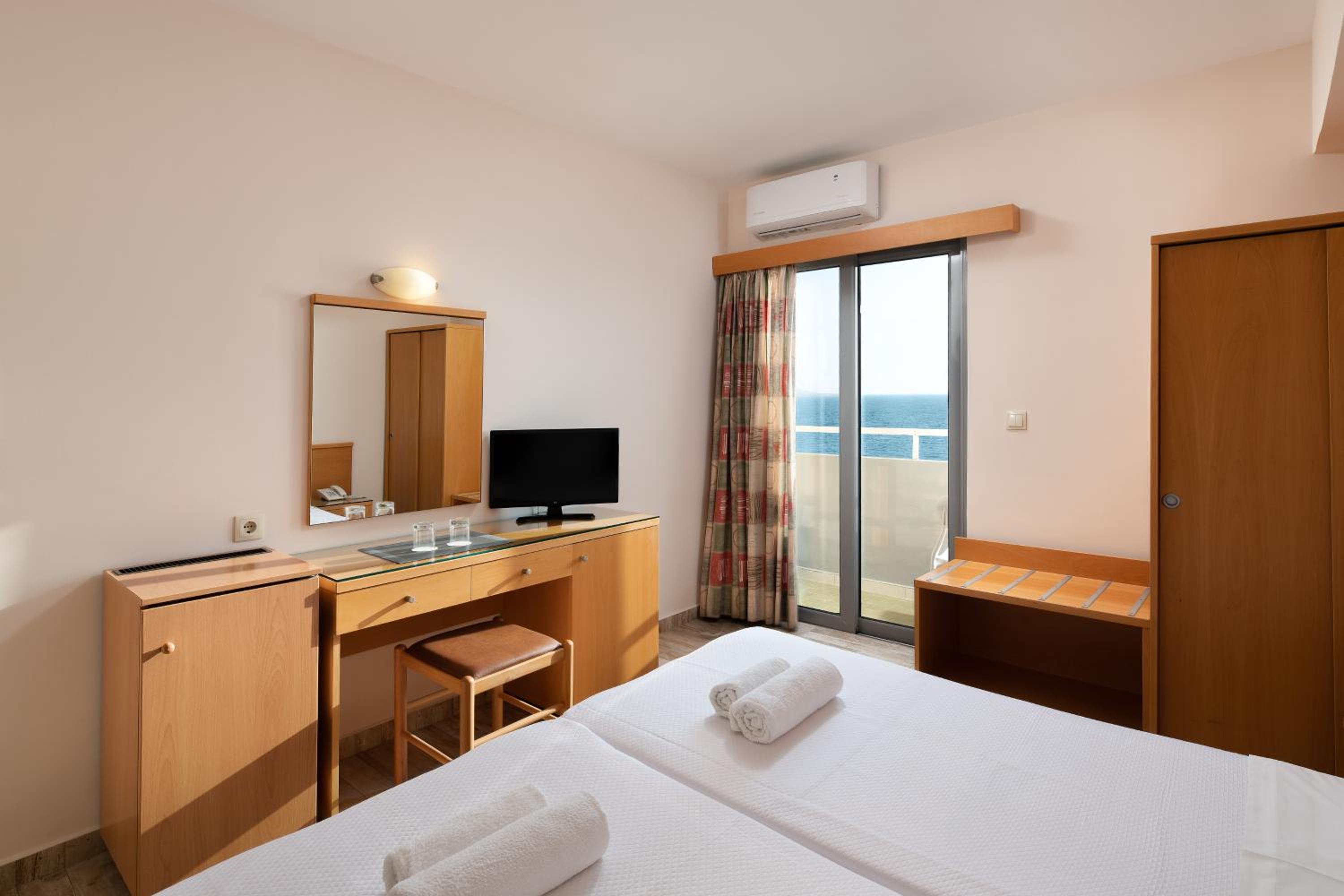 Twin Room - Photo 19