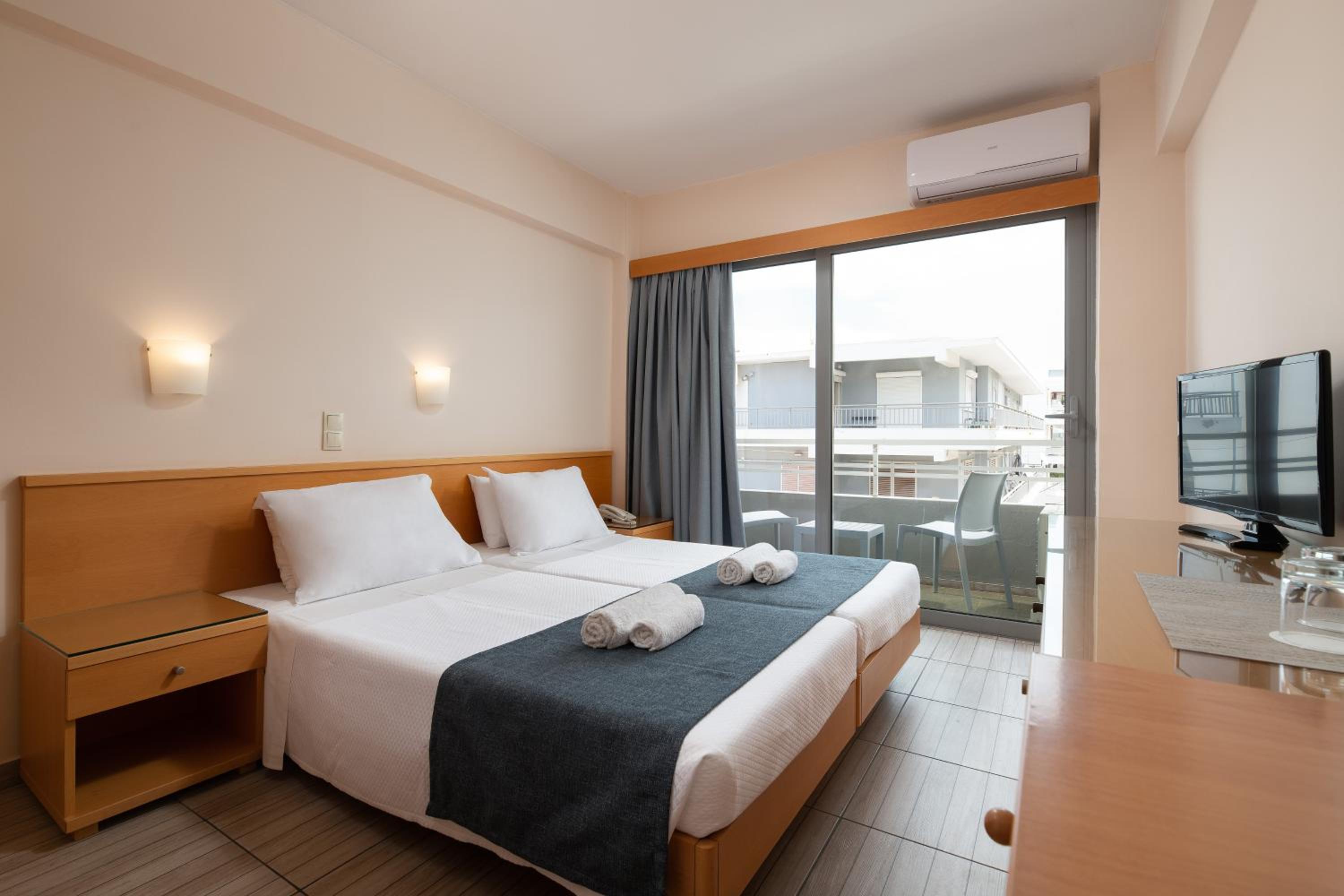 Twin Room - Photo 18