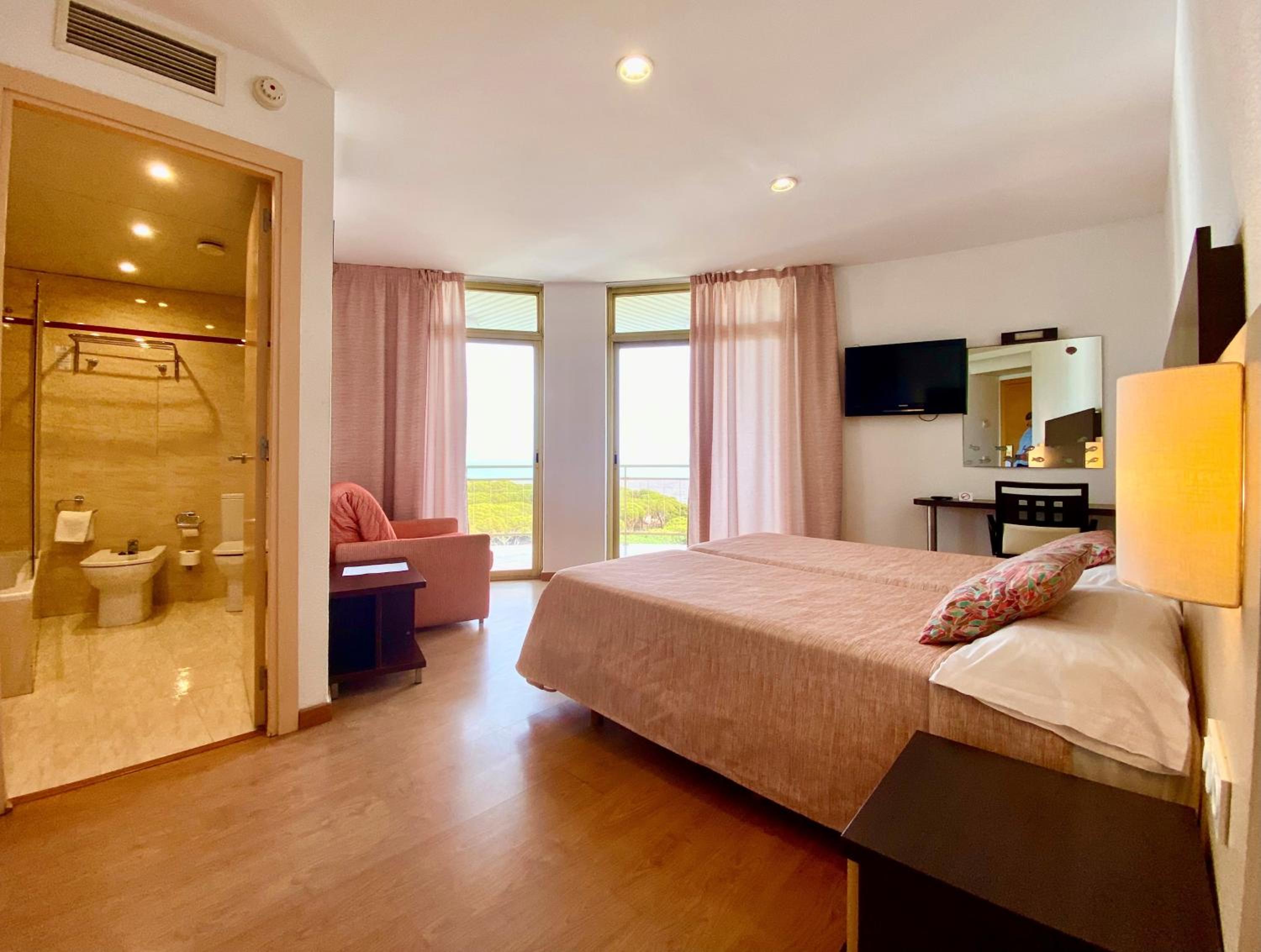 Double Room with Sea View - Photo 2