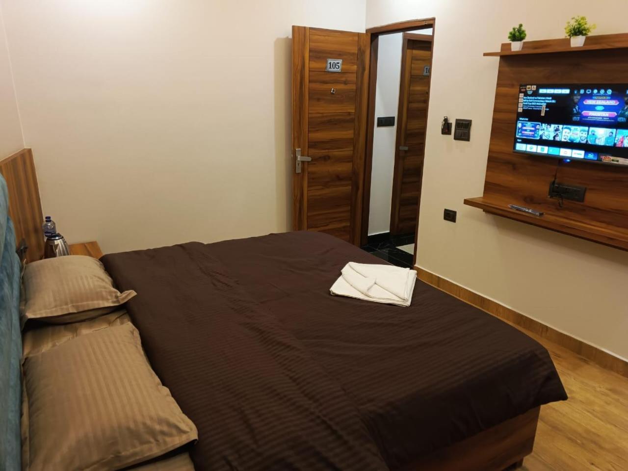 Deluxe Room - Photo 10
