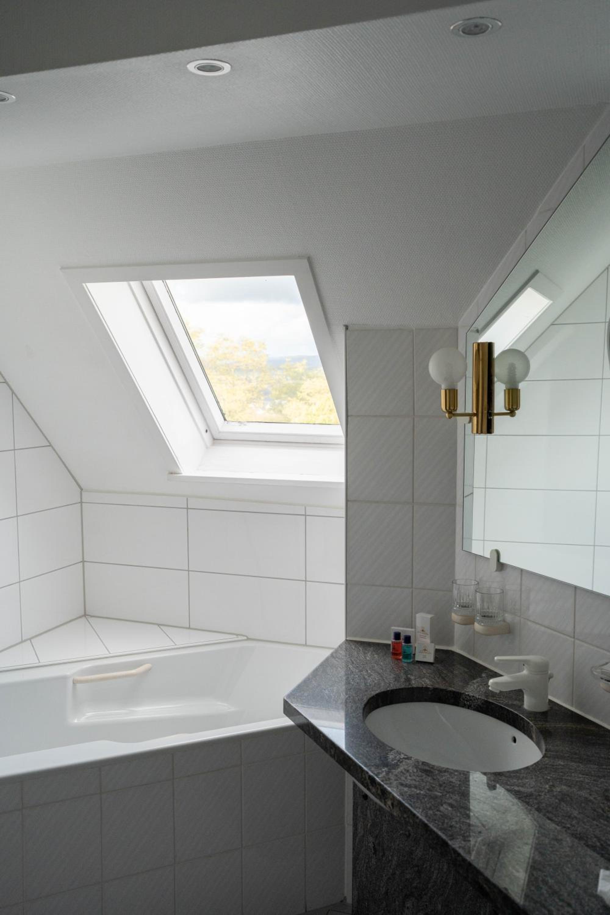 Standard Double Room - Photo 3