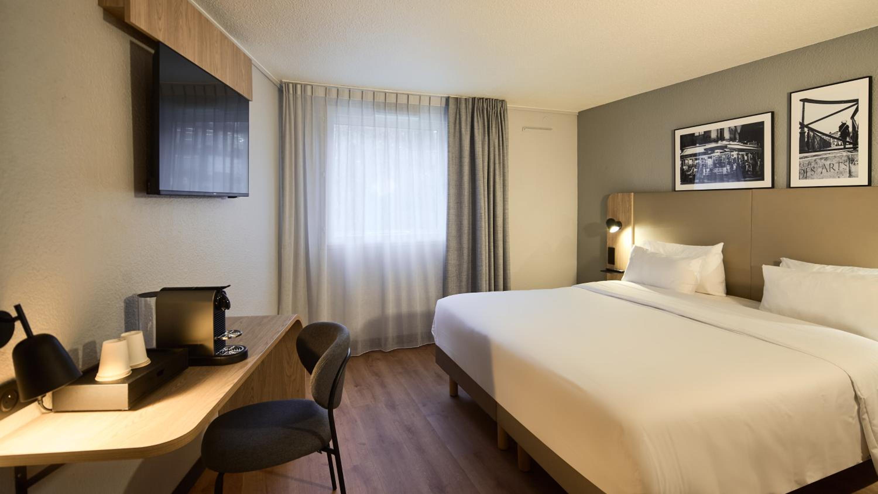 Superior Room - 1 King Bed photo 3