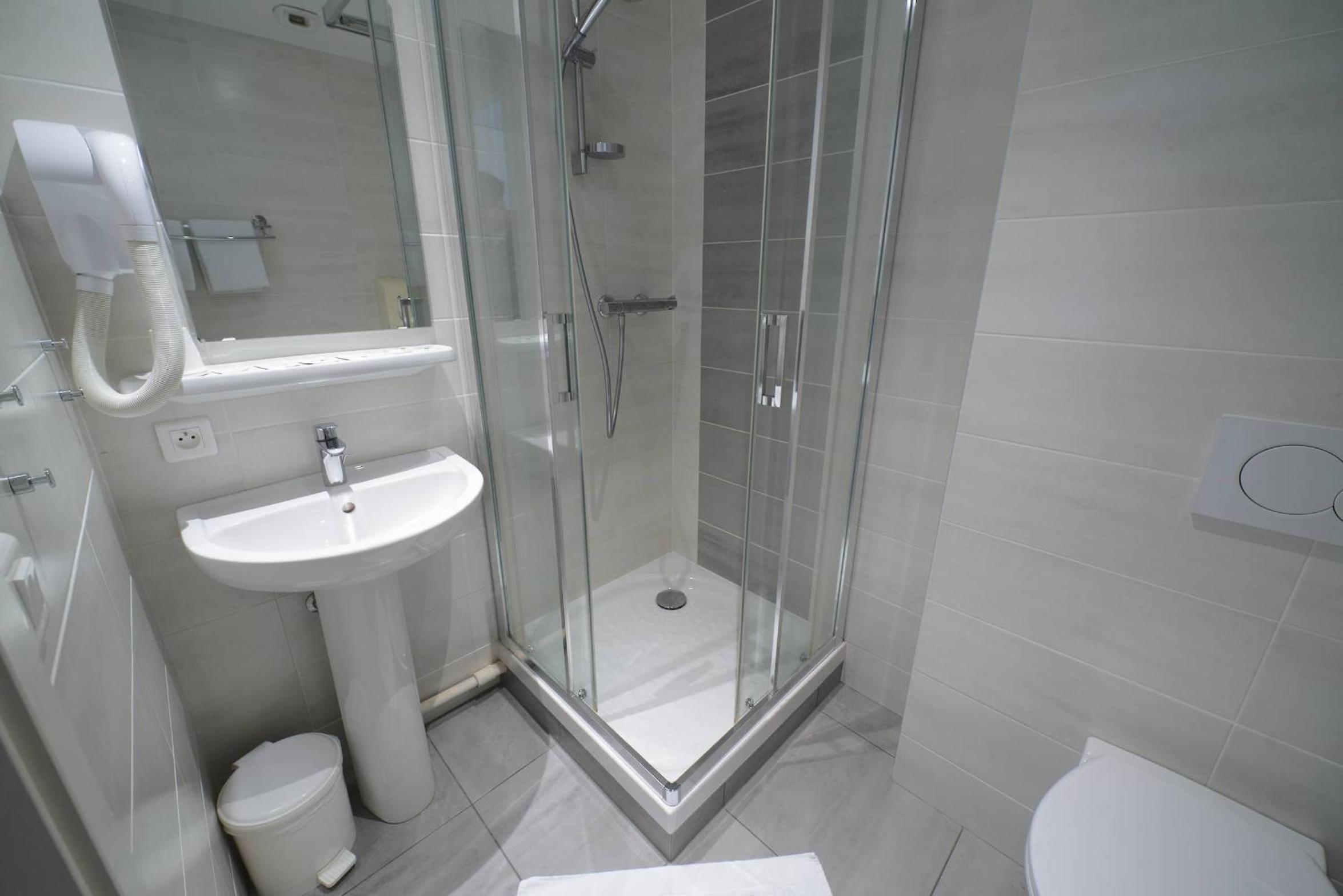 Double Room with Balcony - Photo 4