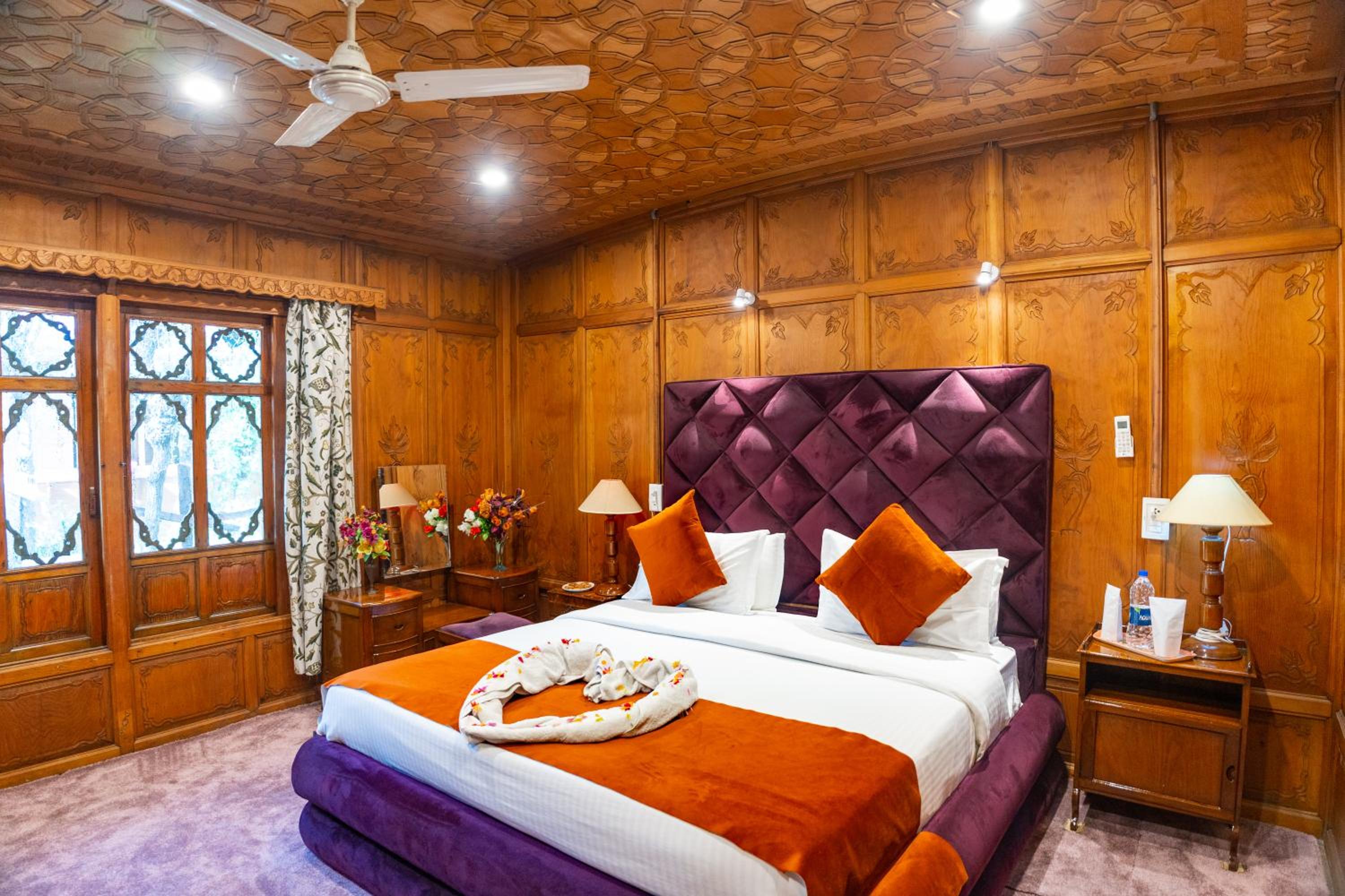 Standard King Room - Photo 32