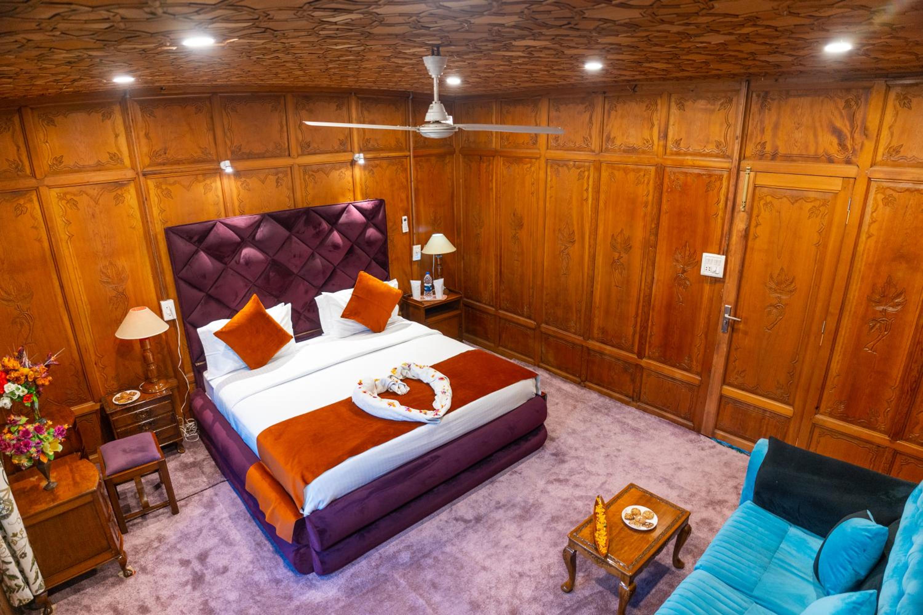 Standard King Room - Photo 31