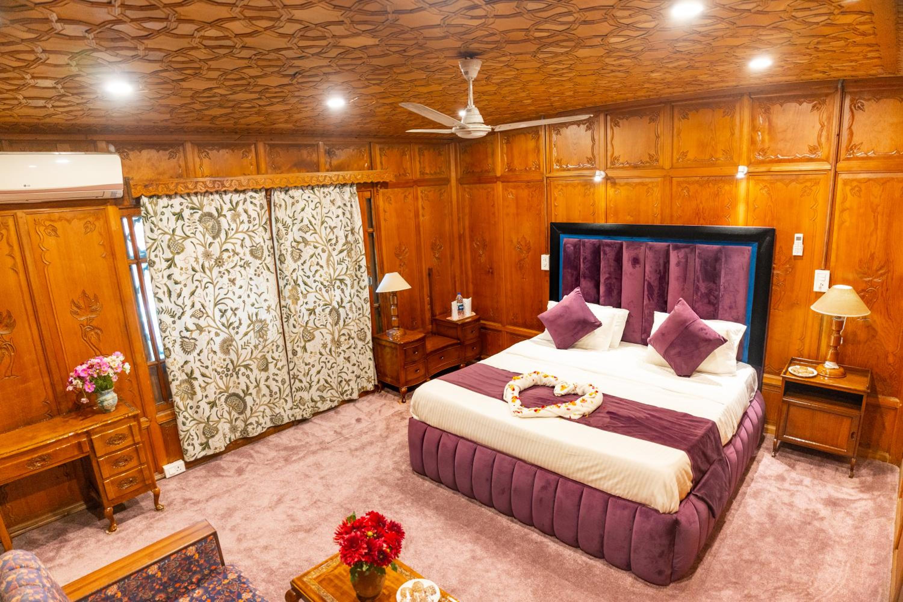 Standard King Room - Photo 28