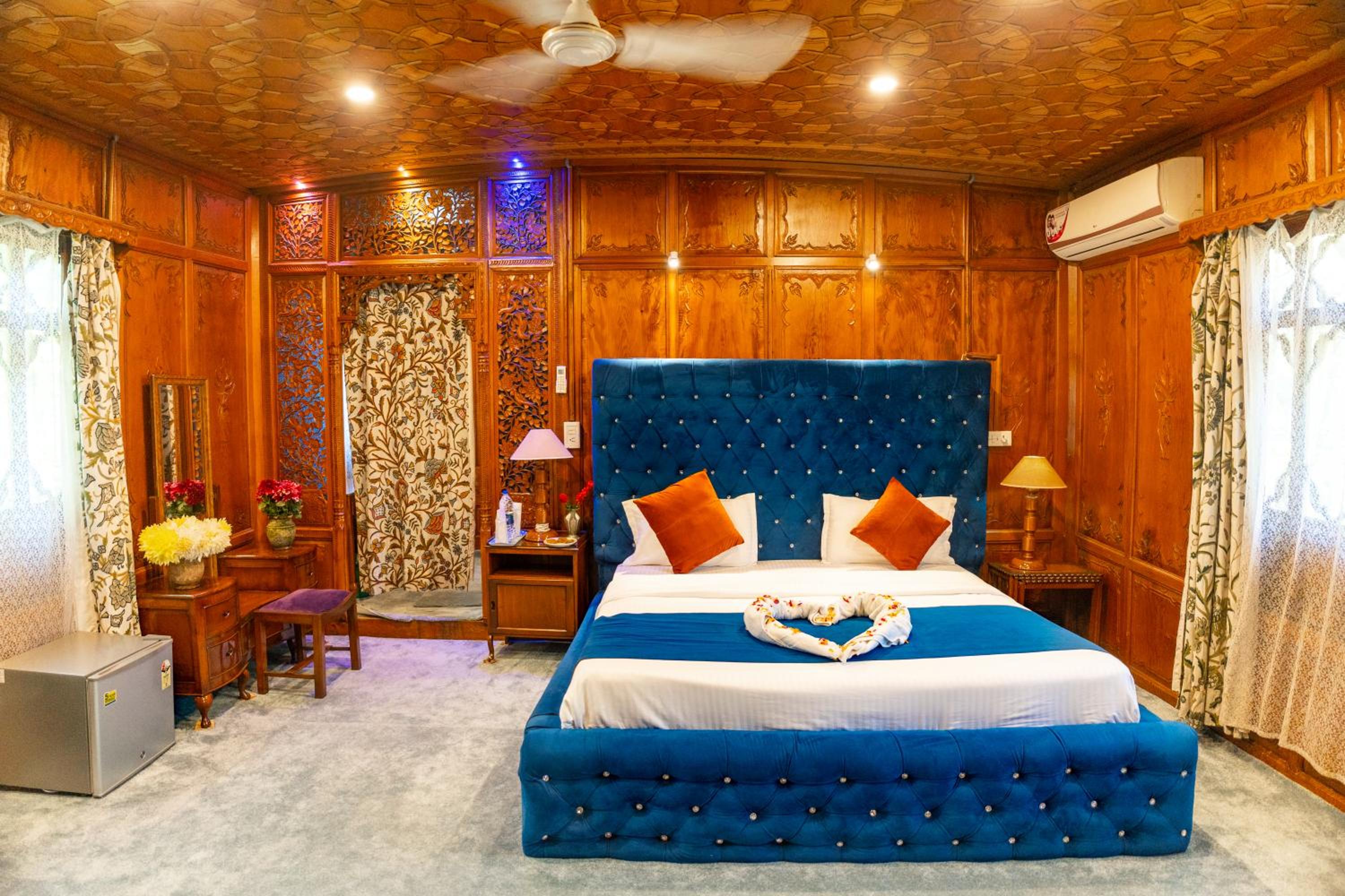 Standard King Room - Photo 20