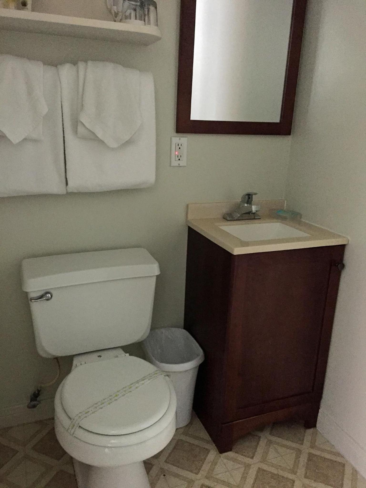 Standard King Room - Patio Level Pet Friendly photo 2