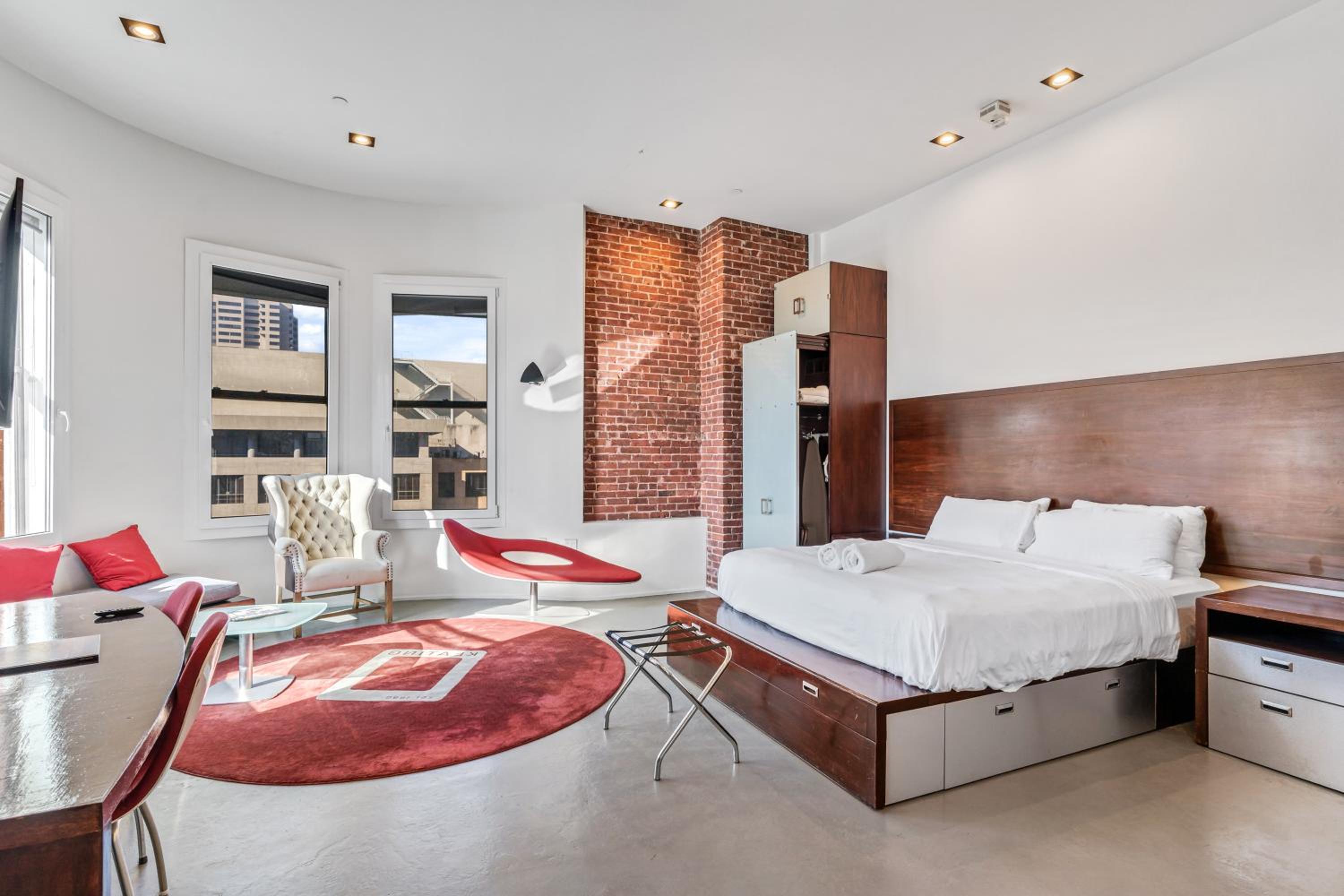 Deluxe King Room (Self Check-in)