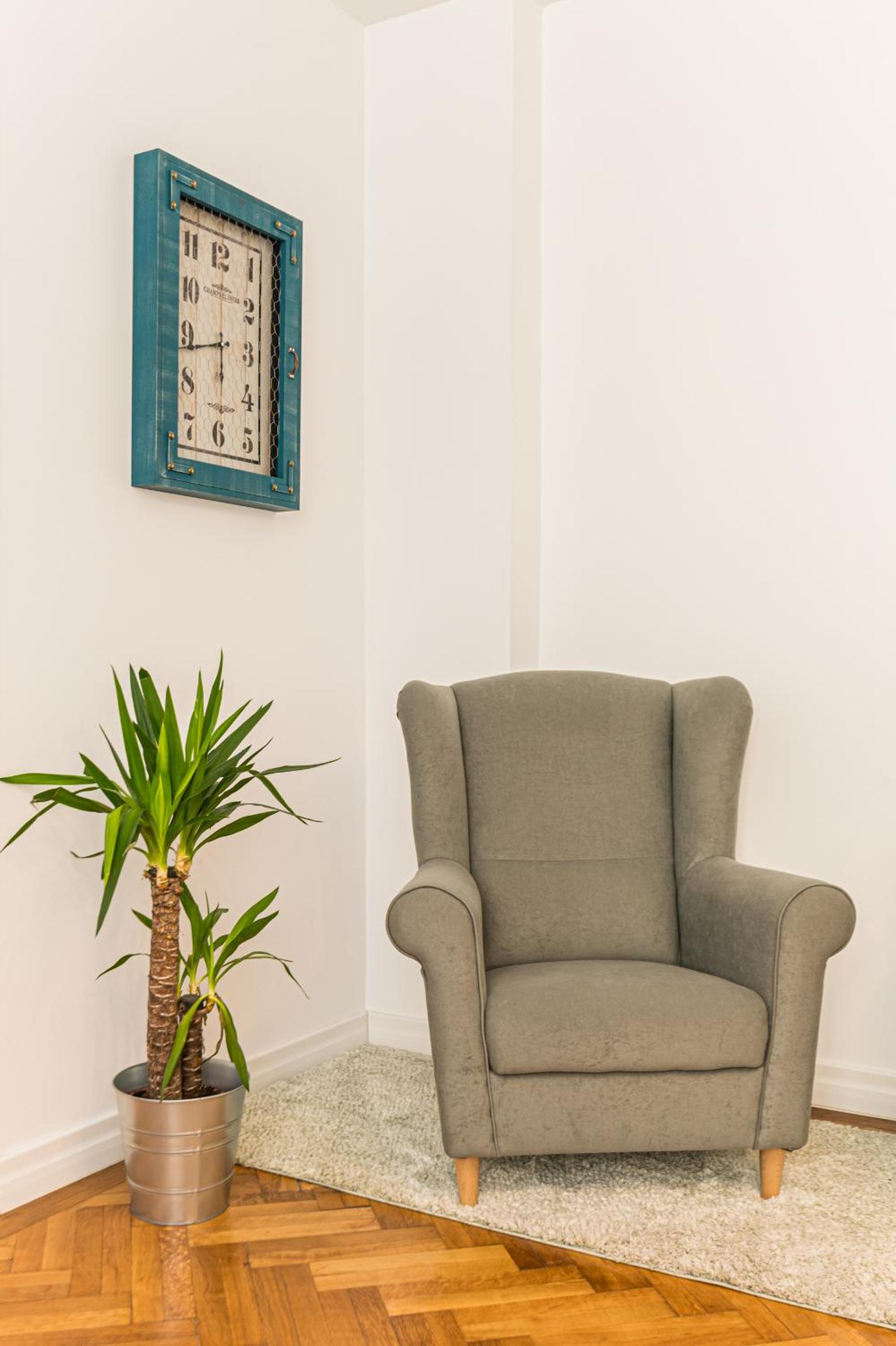 Two-Bedroom Apartment - Photo 7
