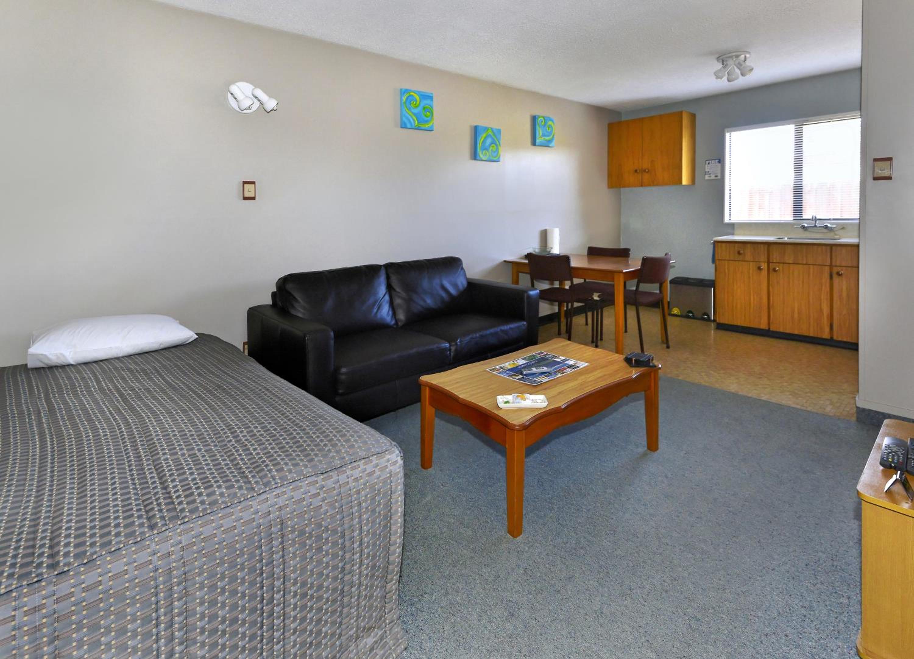One-Bedroom Apartment photo 2