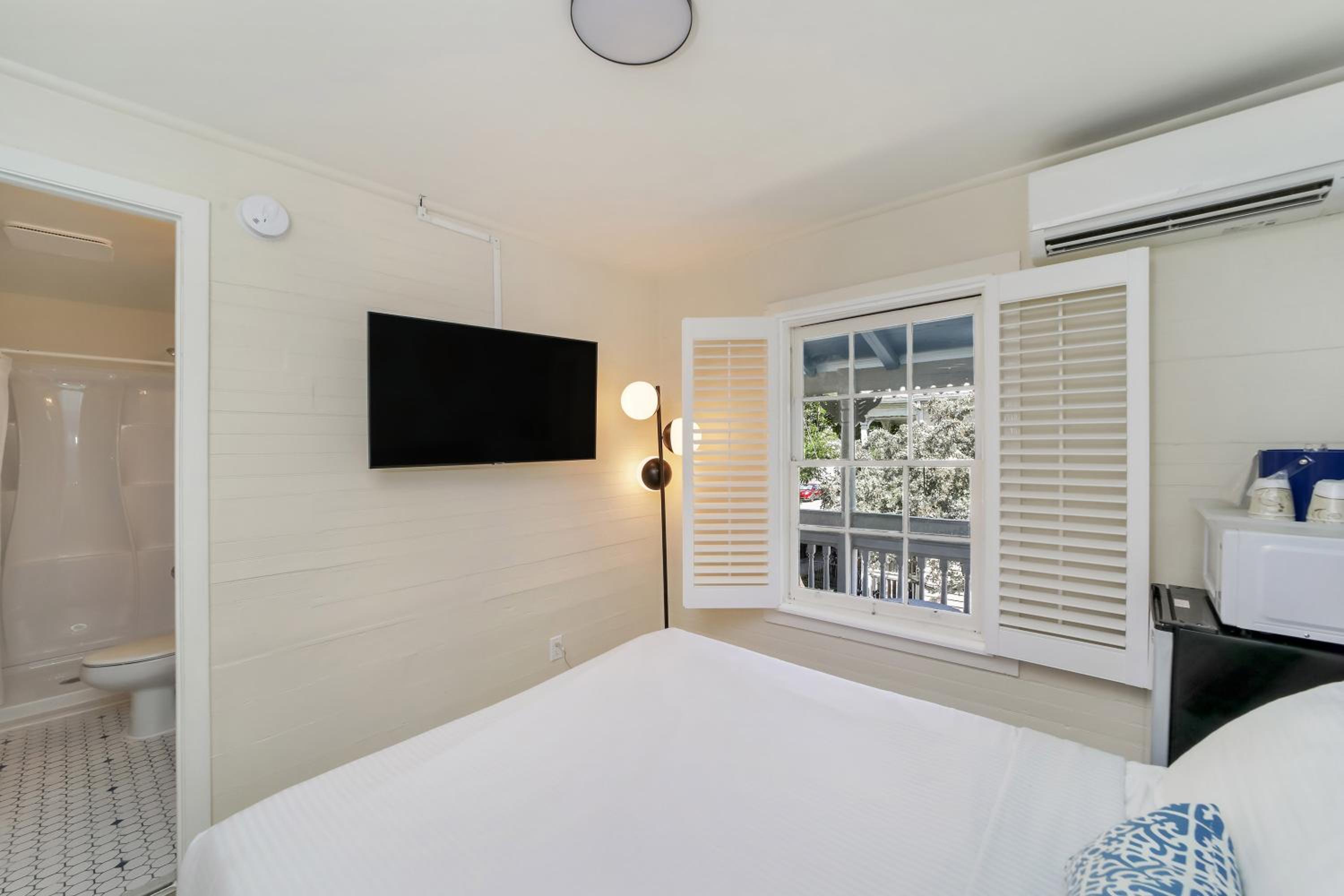 Standard Queen Room (Self Check-in) photo 2