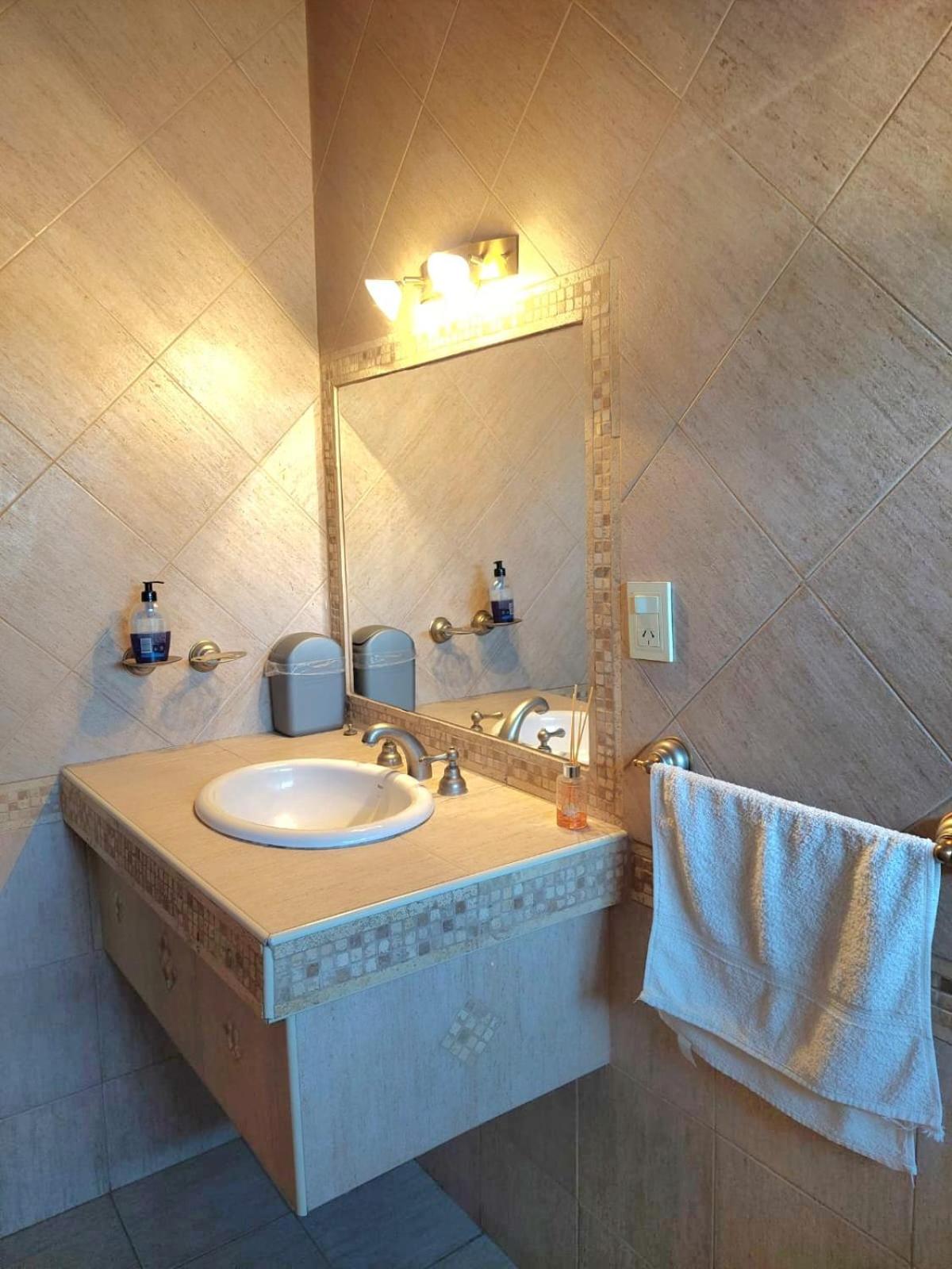 Double Room With Private Bathroom photo 3