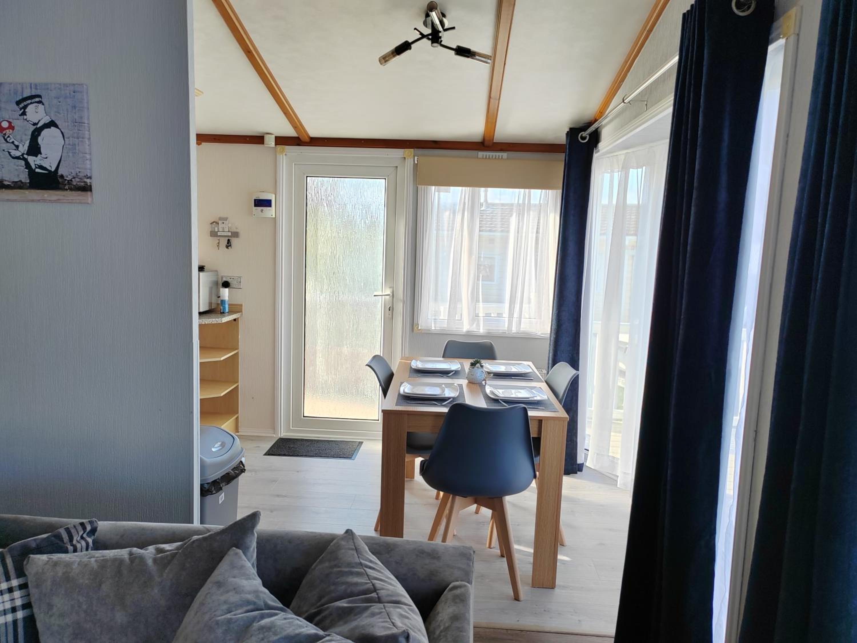 Mobile Home photo 2