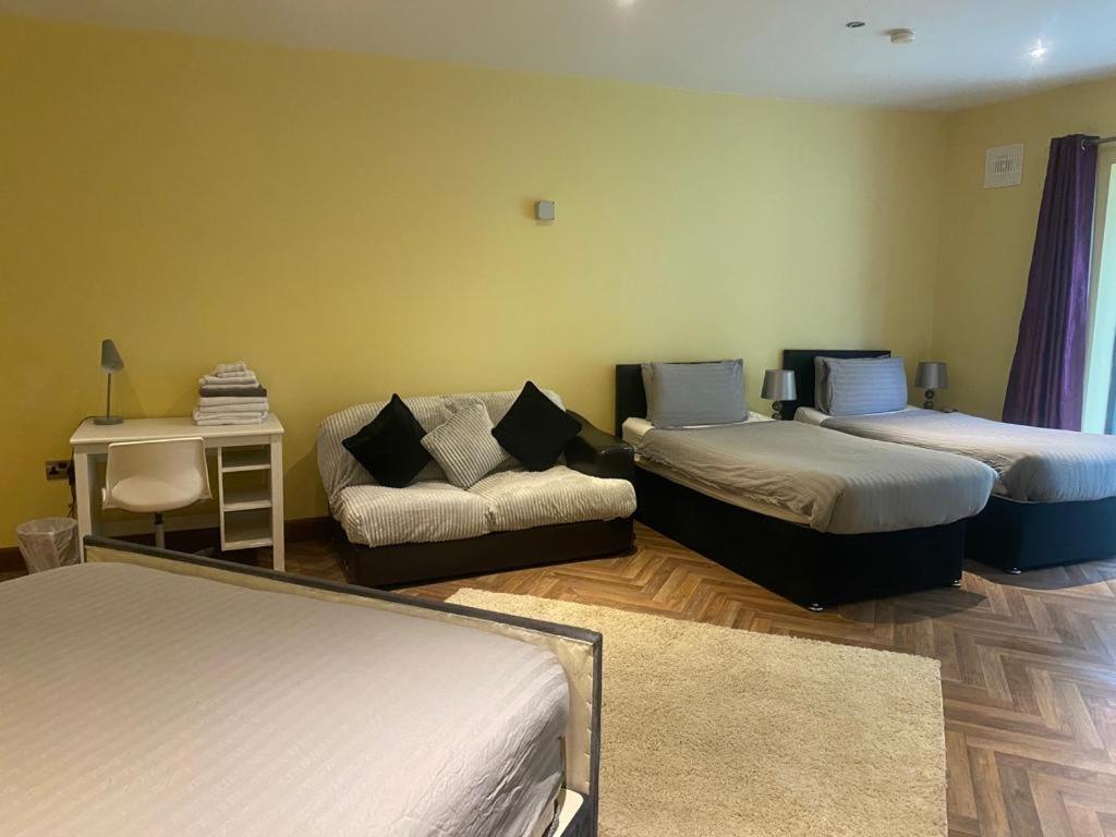 Quadruple Room With Private Bathroom