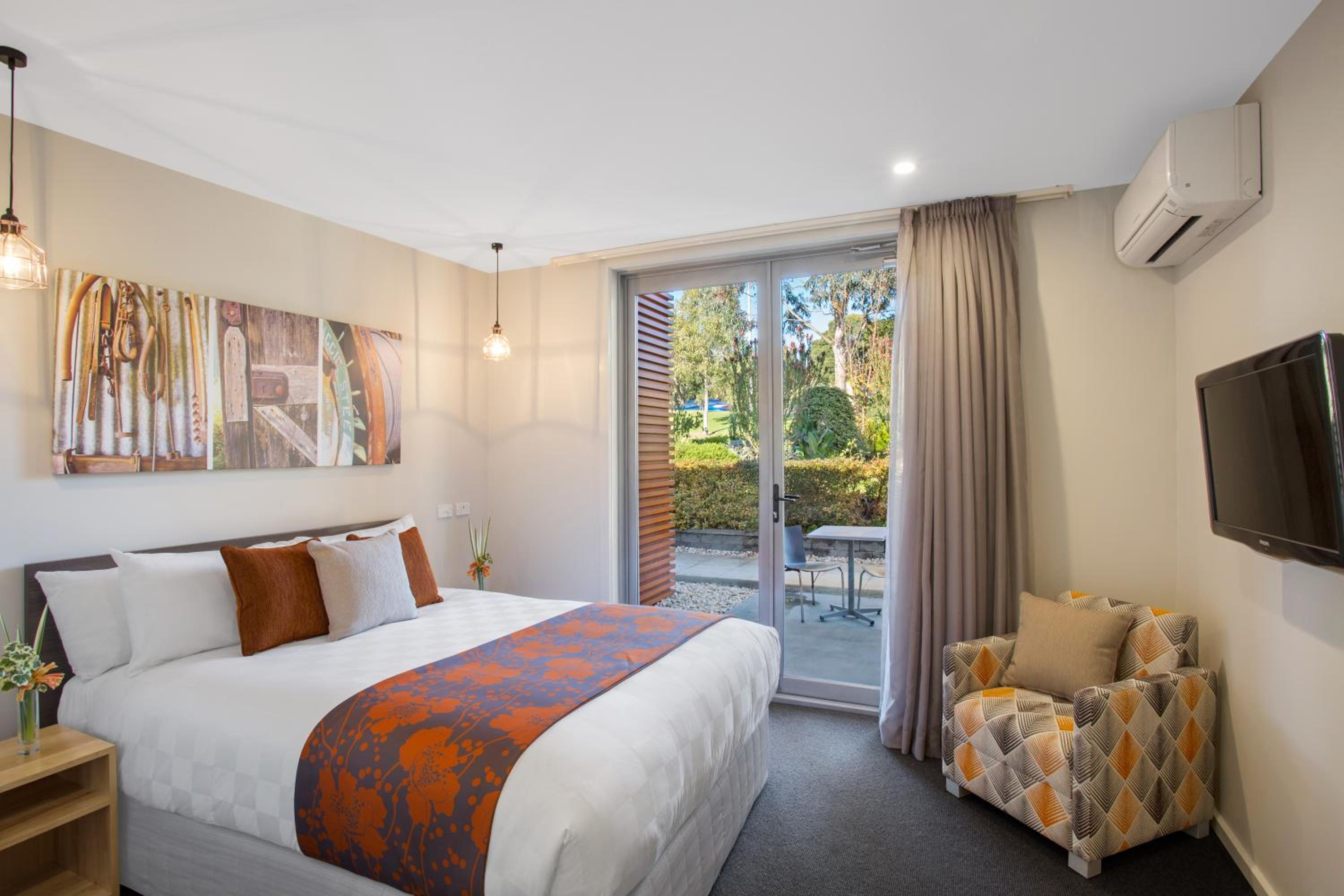 Suite -  Disability Access - Photo 1