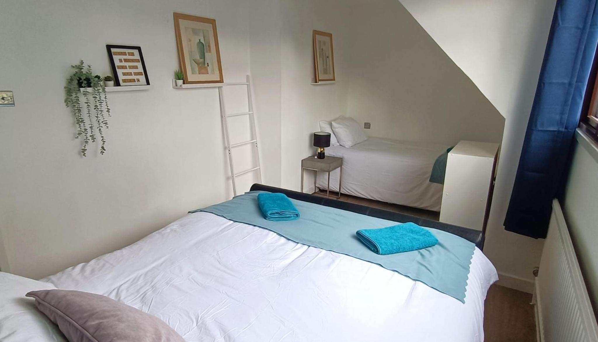 Three-Bedroom House photo 3