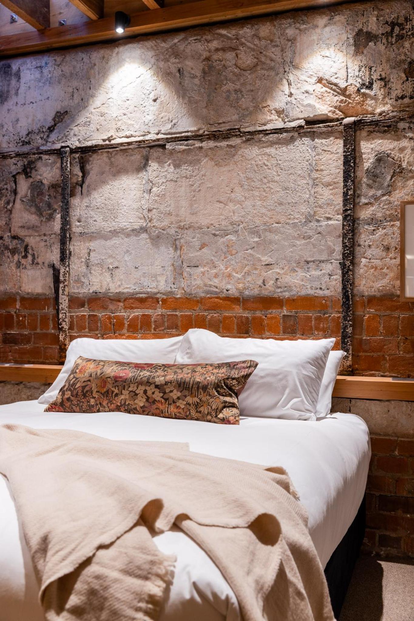 Loft - Photo 1