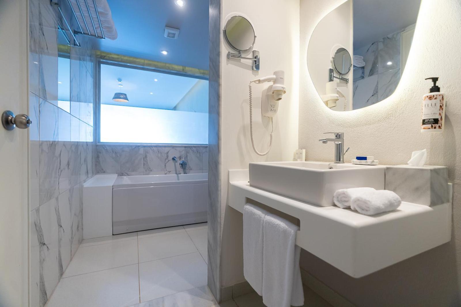 Jaccuzi Deluxe  - Photo 4