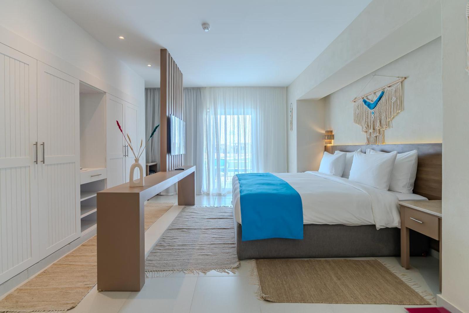 Royal Suite with Private Pool - Photo 11