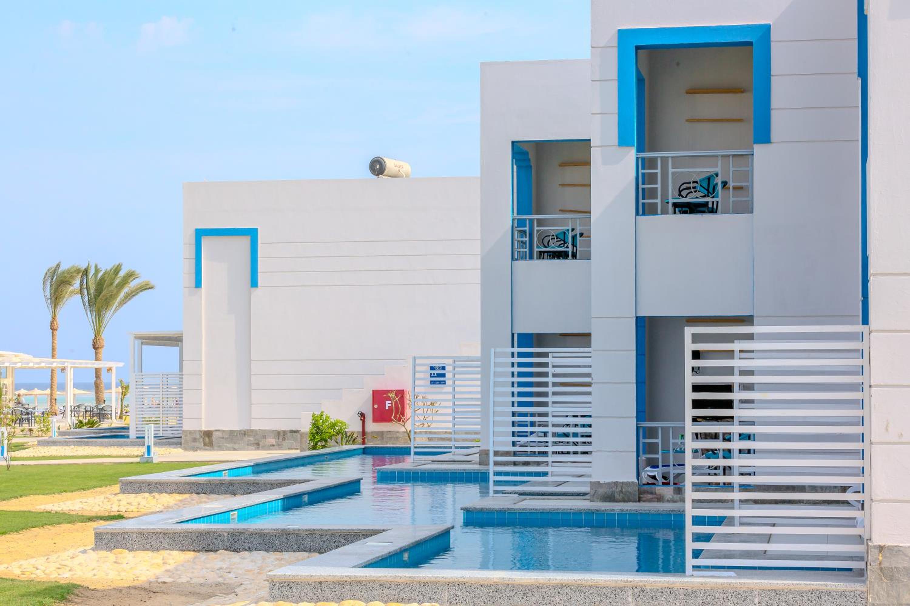 Swim Up Room - Photo 2