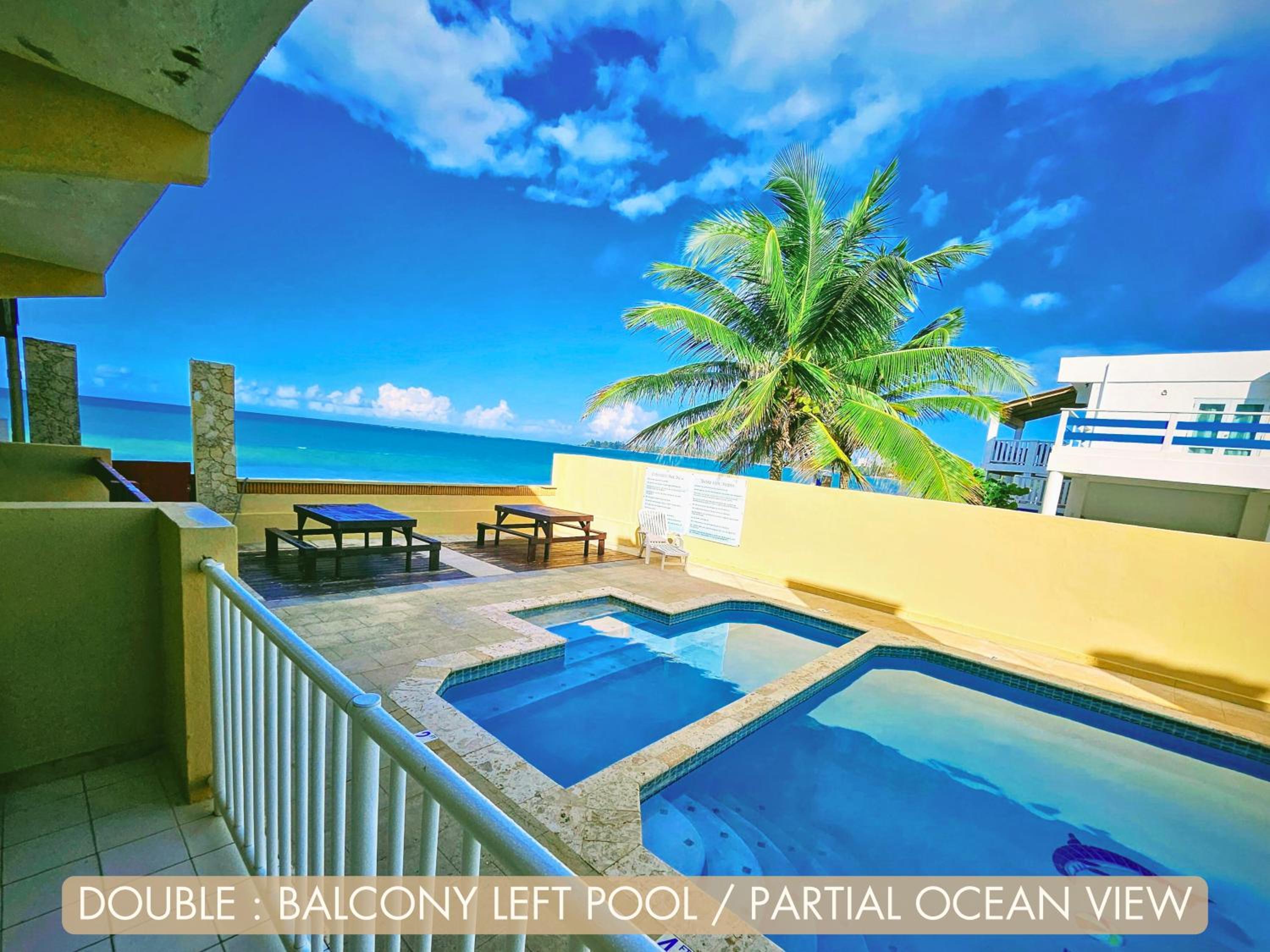 Deluxe Double Room with Side Sea View